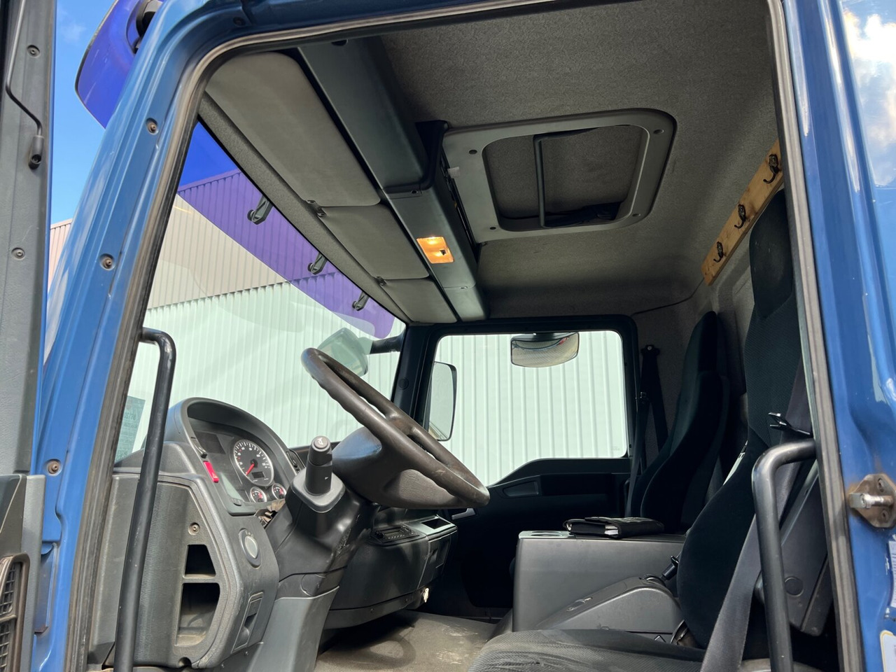 MAN TGM 15.250/340 4X2 BL TGM 15.250/340 4X2 BL mit Kran Palfinger PK 11001 - شاحنة كرين, شاحنات مسطحة: صورة 4 MAN TGM 15.250/340 4X2 BL TGM 15.250/340 4X2 BL mit Kran Palfinger PK 11001 - شاحنة كرين, شاحنات مسطحة: صورة 4