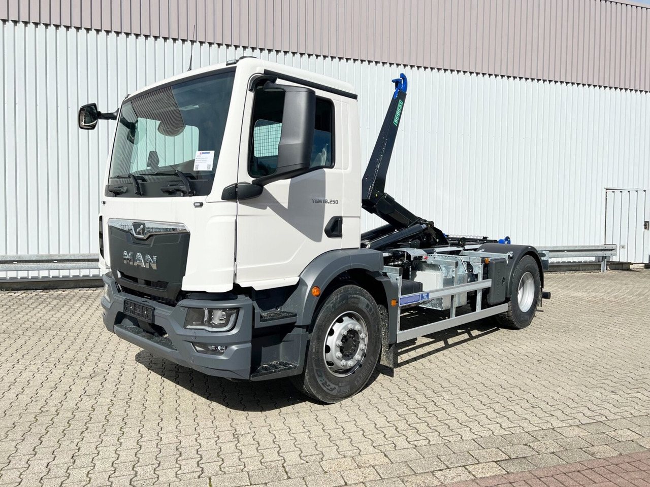 MAN TGM 18.250/340 4x2 BL CH TGM 18.250/340 4x2 BL CH, Funk, 3x VORHANDEN - شاحنة ذات خطاف: صورة 1 MAN TGM 18.250/340 4x2 BL CH TGM 18.250/340 4x2 BL CH, Funk, 3x VORHANDEN - شاحنة ذات خطاف: صورة 1