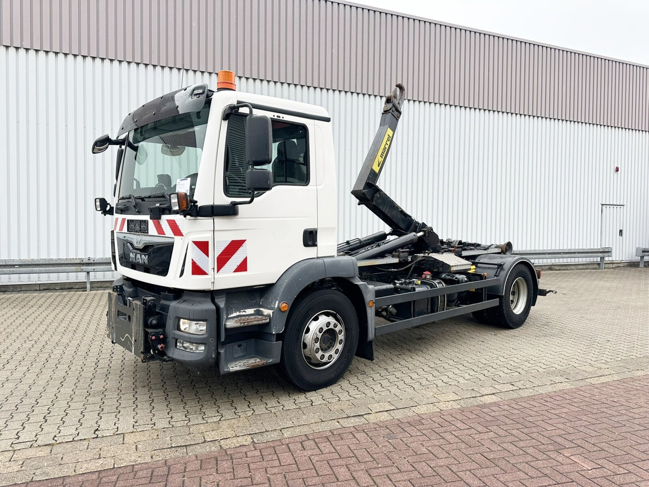 MAN TGM 18.290 4x2 BL TGM 18.290 4x2 BL, Winterdienstausstattung - شاحنة ذات خطاف: صورة 1 MAN TGM 18.290 4x2 BL TGM 18.290 4x2 BL, Winterdienstausstattung - شاحنة ذات خطاف: صورة 1