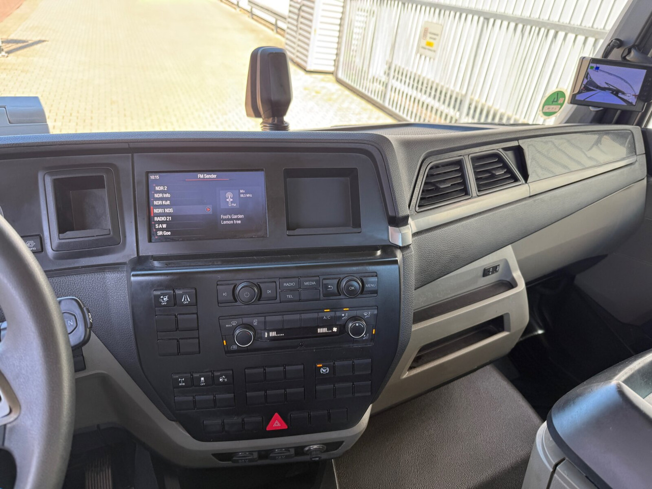 MAN TGM 18.320 4x2 BL TGM 18.320 4x2 BL, Hiab Tele-Absetzanlage, Funk - شاحنة نقل المخلفات: صورة 5 MAN TGM 18.320 4x2 BL TGM 18.320 4x2 BL, Hiab Tele-Absetzanlage, Funk - شاحنة نقل المخلفات: صورة 5