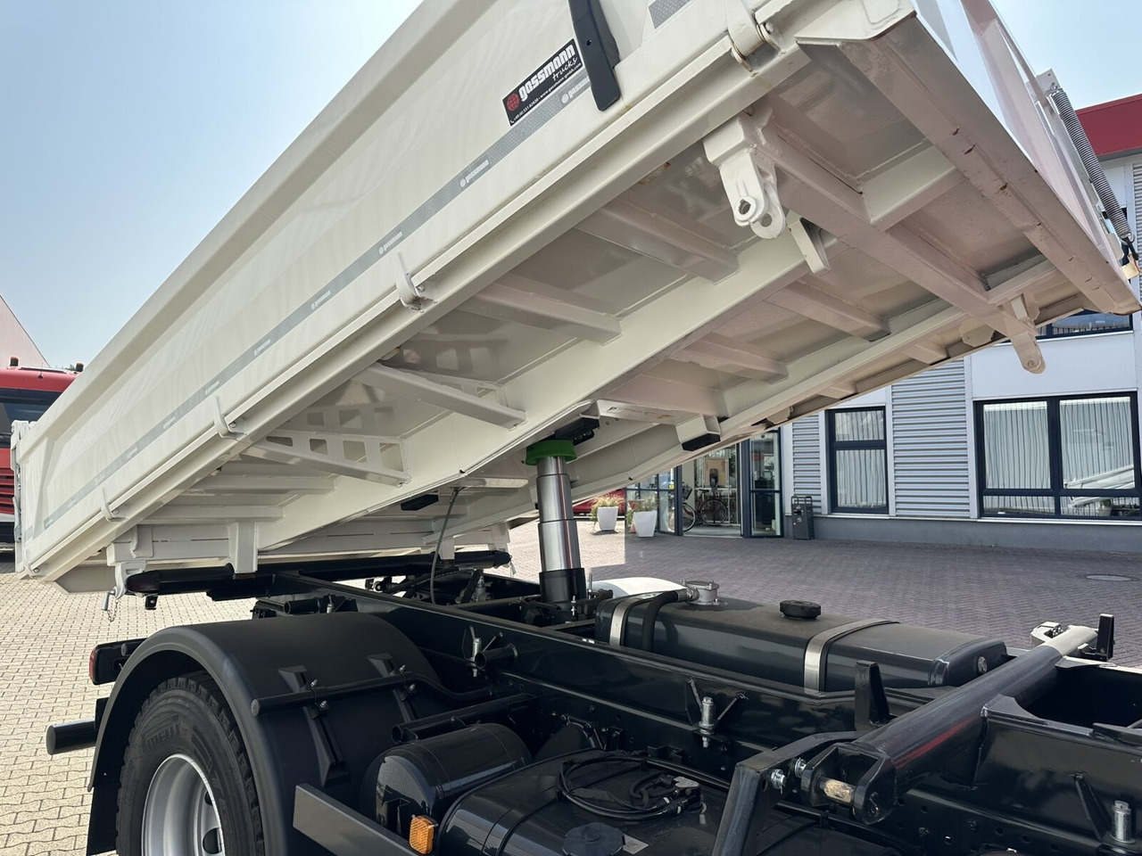 MAN TGM 18.320 4x2 TGM 18.320 4x2, Kran HMF 1320 K3, Funk - شاحنة قلاب, شاحنة كرين: صورة 3 MAN TGM 18.320 4x2 TGM 18.320 4x2, Kran HMF 1320 K3, Funk - شاحنة قلاب, شاحنة كرين: صورة 3