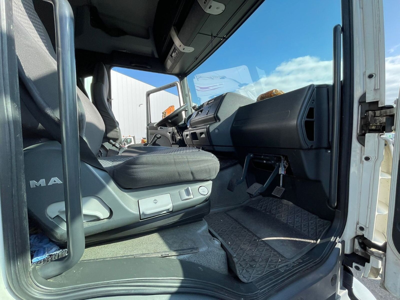 MAN TGM 18.330 4X2 LL TGM 18.330 4X2 LL, Fahrschulausstattung - شاحنة: صورة 5 MAN TGM 18.330 4X2 LL TGM 18.330 4X2 LL, Fahrschulausstattung - شاحنة: صورة 5