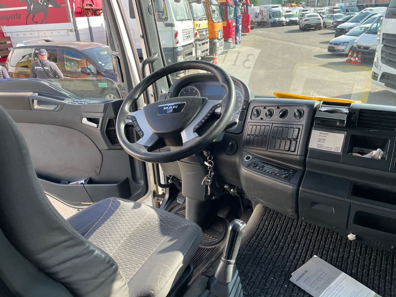 MAN TGM 18.330 4X2 LL TGM 18.330 4X2 LL, Fahrschulausstattung - شاحنة: صورة 2 MAN TGM 18.330 4X2 LL TGM 18.330 4X2 LL, Fahrschulausstattung - شاحنة: صورة 2