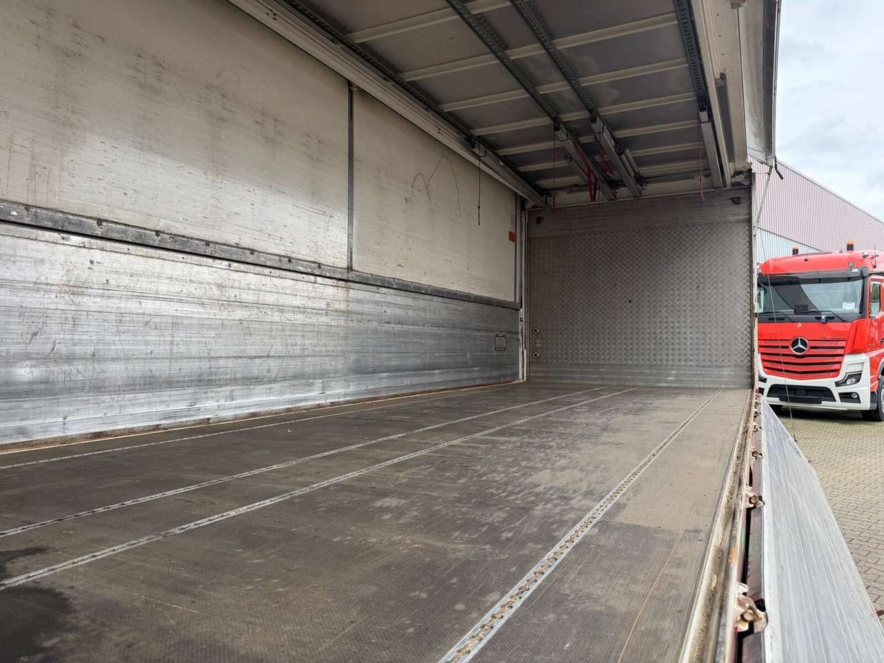 MAN TGM 22.290 6x2-4 LL TGM 22.290 6x2-4 LL, EEV, Lenkachse, 2x AHK, Getränkekoffer, LBW MBB - شاحنة مقفلة: صورة 2 MAN TGM 22.290 6x2-4 LL TGM 22.290 6x2-4 LL, EEV, Lenkachse, 2x AHK, Getränkekoffer, LBW MBB - شاحنة مقفلة: صورة 2