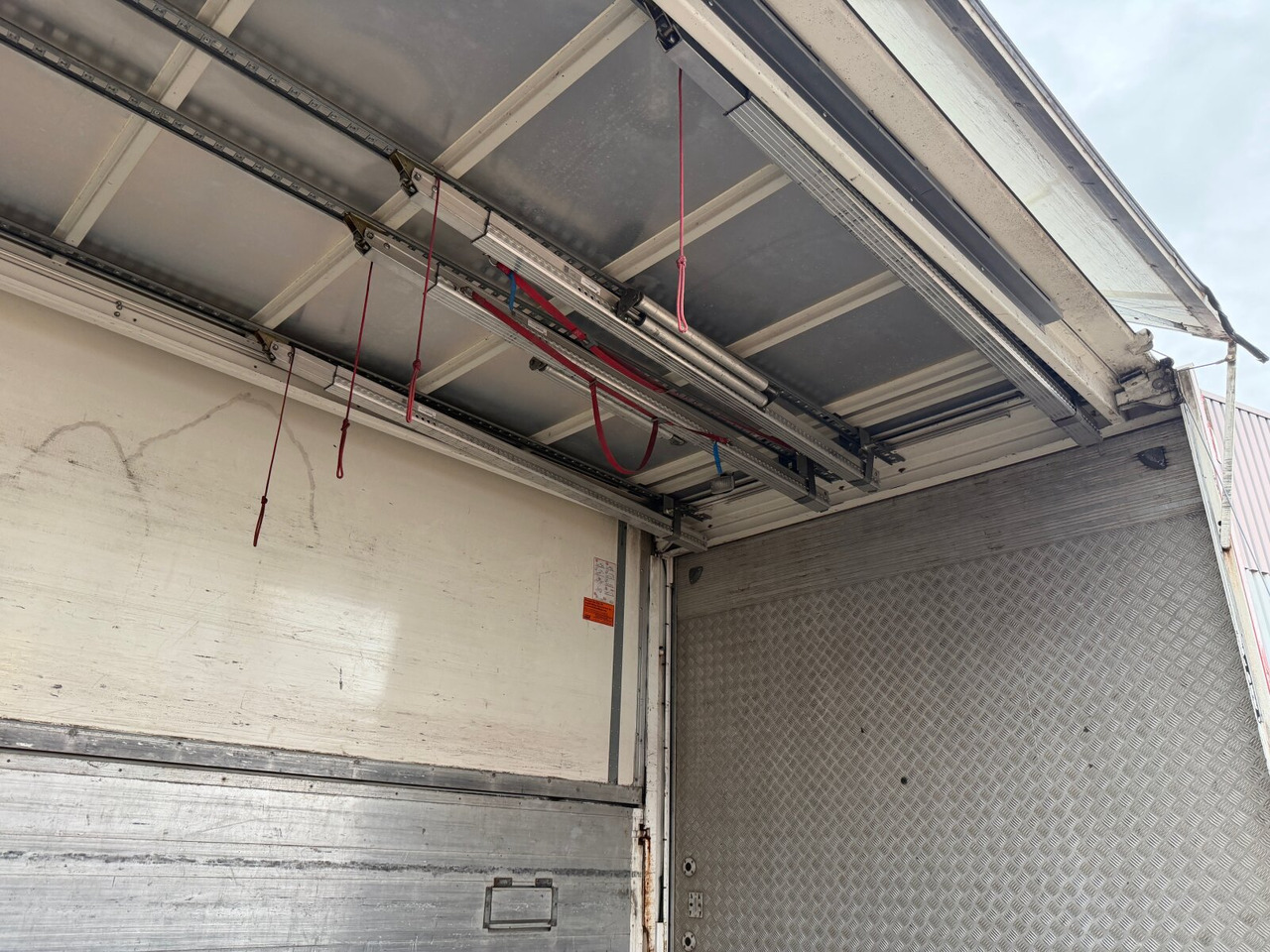 MAN TGM 22.290 6x2-4 LL TGM 22.290 6x2-4 LL, EEV, Lenkachse, 2x AHK, Getränkekoffer, LBW MBB - شاحنة مقفلة: صورة 3 MAN TGM 22.290 6x2-4 LL TGM 22.290 6x2-4 LL, EEV, Lenkachse, 2x AHK, Getränkekoffer, LBW MBB - شاحنة مقفلة: صورة 3