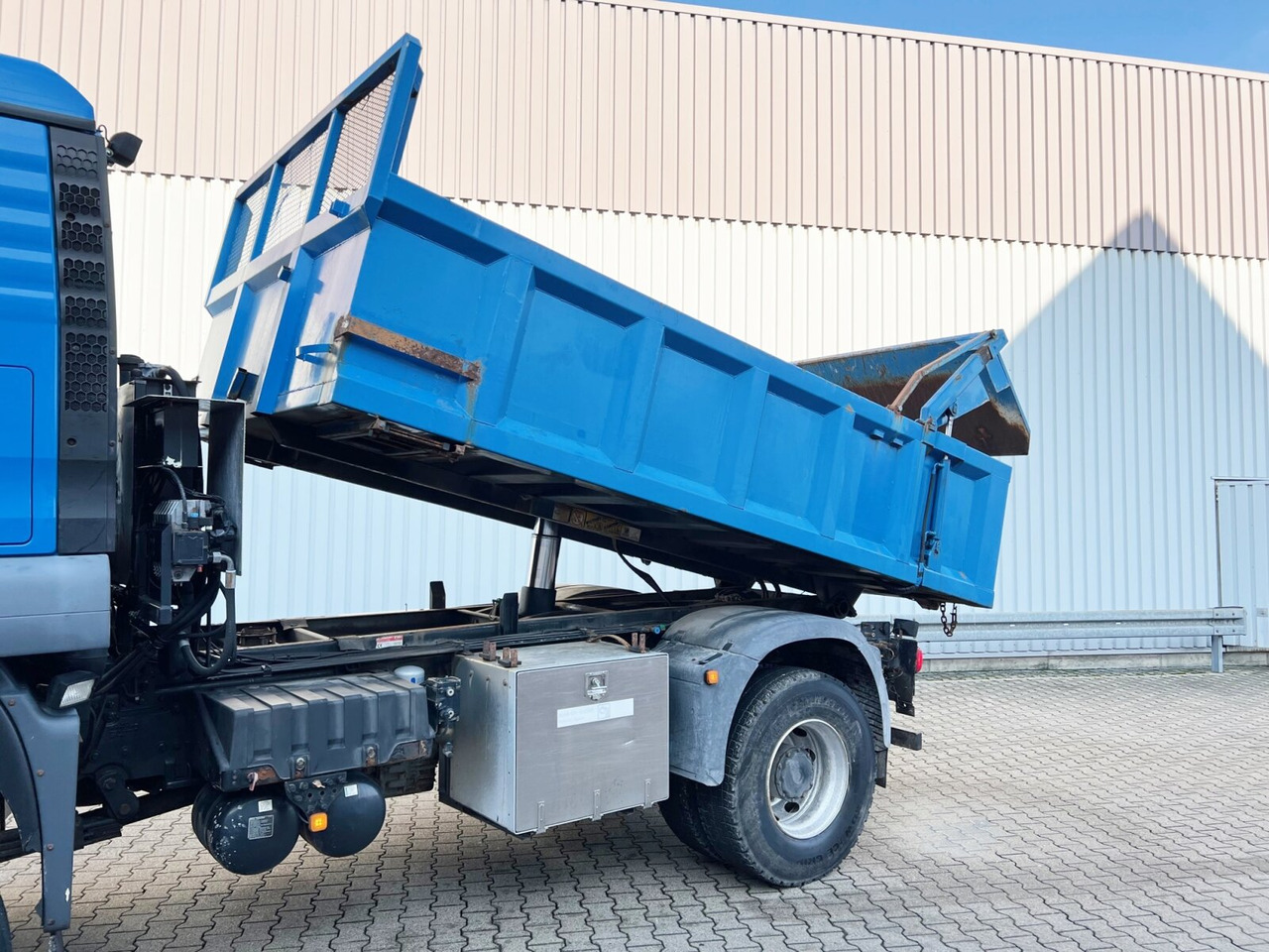MAN TGS 18.360 4X4 BL TGS 18.360 4X4 BL, Hinterkipper, hydr. Heckklappe, Winterdienstausstattung - شاحنة قلاب: صورة 4 MAN TGS 18.360 4X4 BL TGS 18.360 4X4 BL, Hinterkipper, hydr. Heckklappe, Winterdienstausstattung - شاحنة قلاب: صورة 4
