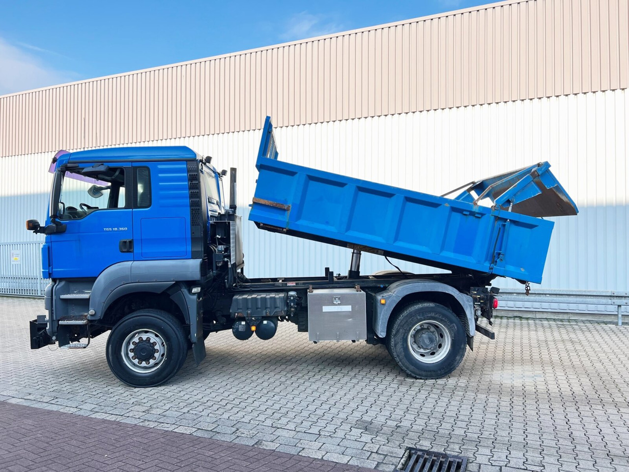 MAN TGS 18.360 4X4 BL TGS 18.360 4X4 BL, Hinterkipper, hydr. Heckklappe, Winterdienstausstattung - شاحنة قلاب: صورة 3 MAN TGS 18.360 4X4 BL TGS 18.360 4X4 BL, Hinterkipper, hydr. Heckklappe, Winterdienstausstattung - شاحنة قلاب: صورة 3