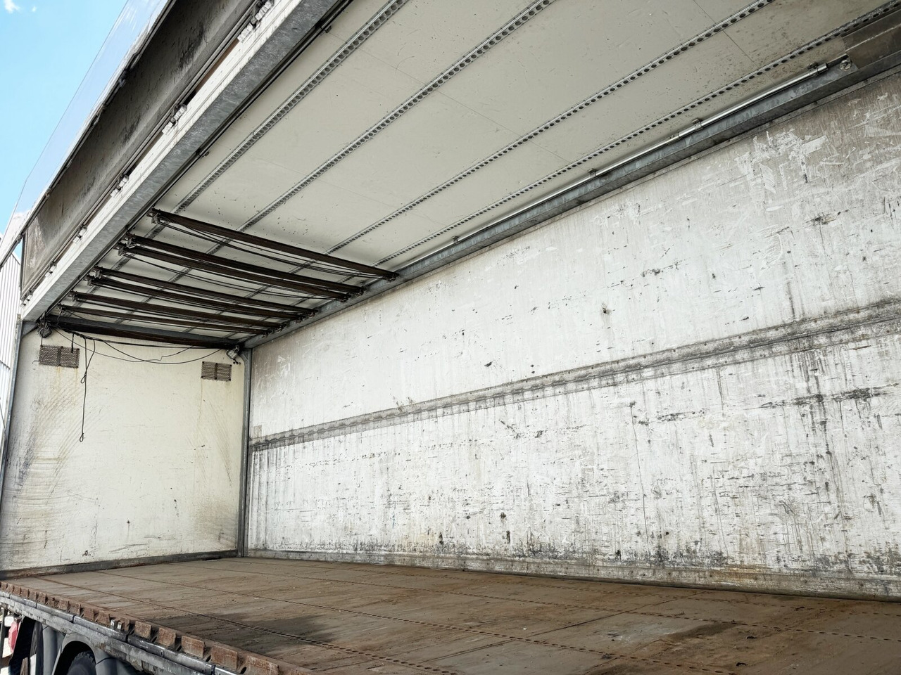 MAN TGS 26.360 6X2-4 BL TGS 26.360 6X2-4 BL, Lift-/Lenkachse, Stapleraufnahme - شاحنة مقفلة: صورة 2 MAN TGS 26.360 6X2-4 BL TGS 26.360 6X2-4 BL, Lift-/Lenkachse, Stapleraufnahme - شاحنة مقفلة: صورة 2