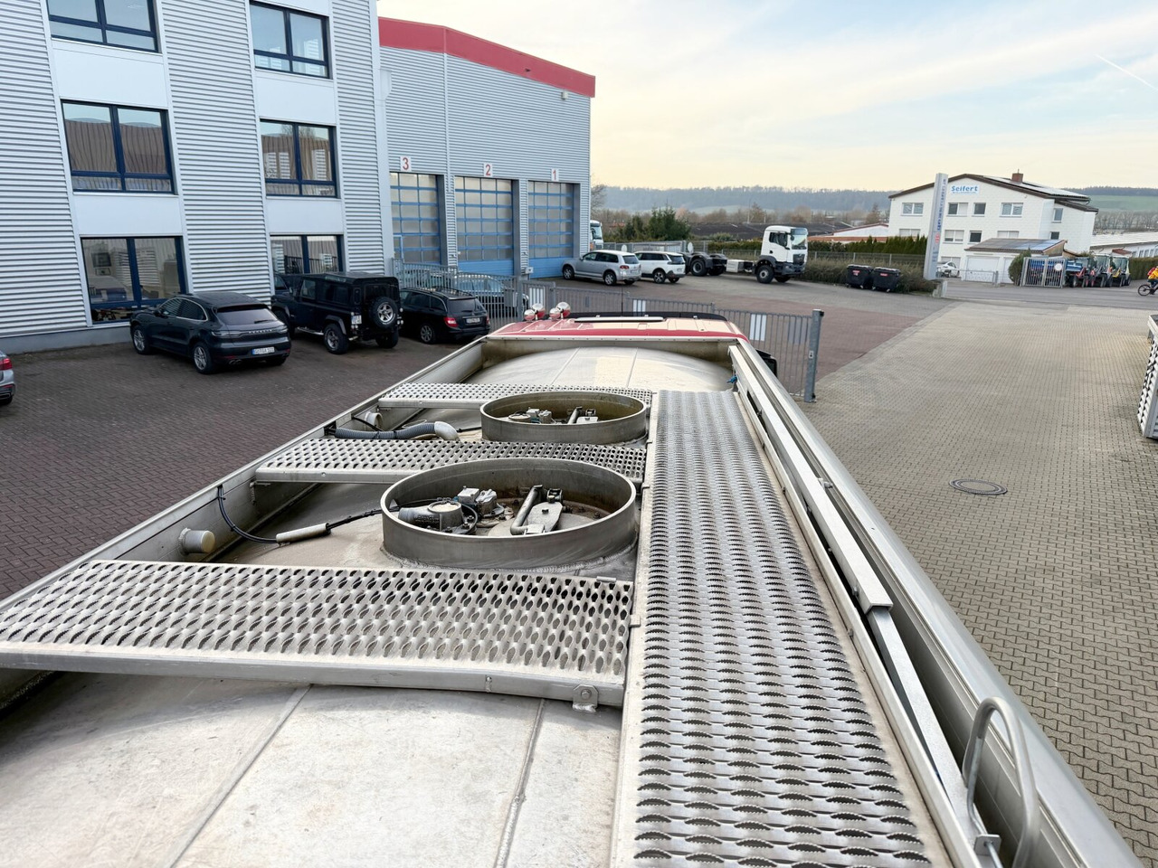 MAN TGS 26.400 6x2-4 LL TGS 26.400 6x2-4 LL, Lenk-/Lift, Navi, ADR, Esterer Tank ca. 19270l, 2 Kammern, Funk - شاحنة صهريج: صورة 4 MAN TGS 26.400 6x2-4 LL TGS 26.400 6x2-4 LL, Lenk-/Lift, Navi, ADR, Esterer Tank ca. 19270l, 2 Kammern, Funk - شاحنة صهريج: صورة 4