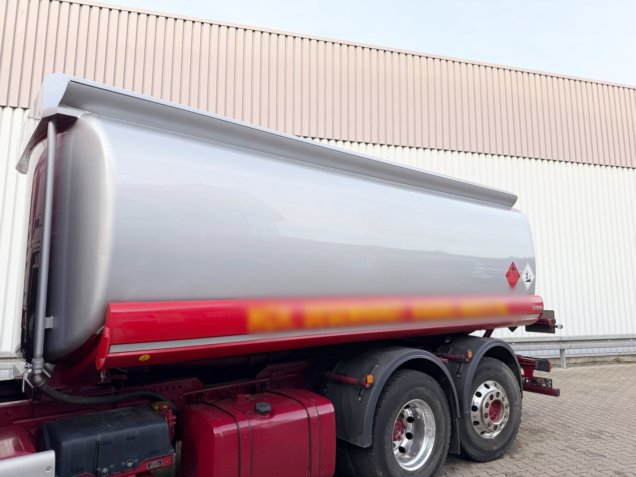 MAN TGS 26.400 6x2-4 LL TGS 26.400 6x2-4 LL, Lenk-/Lift, Navi, ADR, Esterer Tank ca. 19270l, 2 Kammern, Funk - شاحنة صهريج: صورة 3 MAN TGS 26.400 6x2-4 LL TGS 26.400 6x2-4 LL, Lenk-/Lift, Navi, ADR, Esterer Tank ca. 19270l, 2 Kammern, Funk - شاحنة صهريج: صورة 3