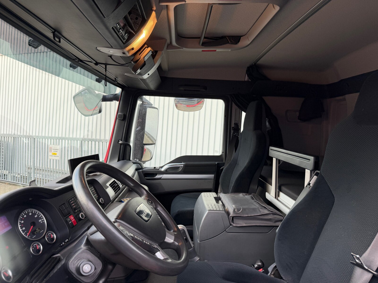 MAN TGS 26.400 6x2-4 LL TGS 26.400 6x2-4 LL, Lenk-/Lift, Navi, ADR, Esterer Tank ca. 19270l, 2 Kammern, Funk - شاحنة صهريج: صورة 5 MAN TGS 26.400 6x2-4 LL TGS 26.400 6x2-4 LL, Lenk-/Lift, Navi, ADR, Esterer Tank ca. 19270l, 2 Kammern, Funk - شاحنة صهريج: صورة 5