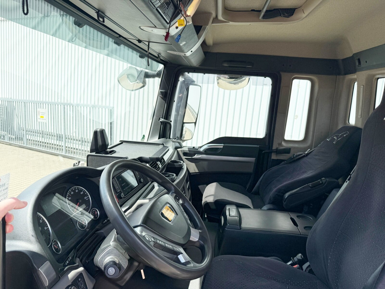 MAN TGS 26.460 6x2-4 BL TGS 26.460 6x2-4 BL, Lenk-/Liftachse, Motorabtrieb - شاحنة ذات خطاف: صورة 3 MAN TGS 26.460 6x2-4 BL TGS 26.460 6x2-4 BL, Lenk-/Liftachse, Motorabtrieb - شاحنة ذات خطاف: صورة 3