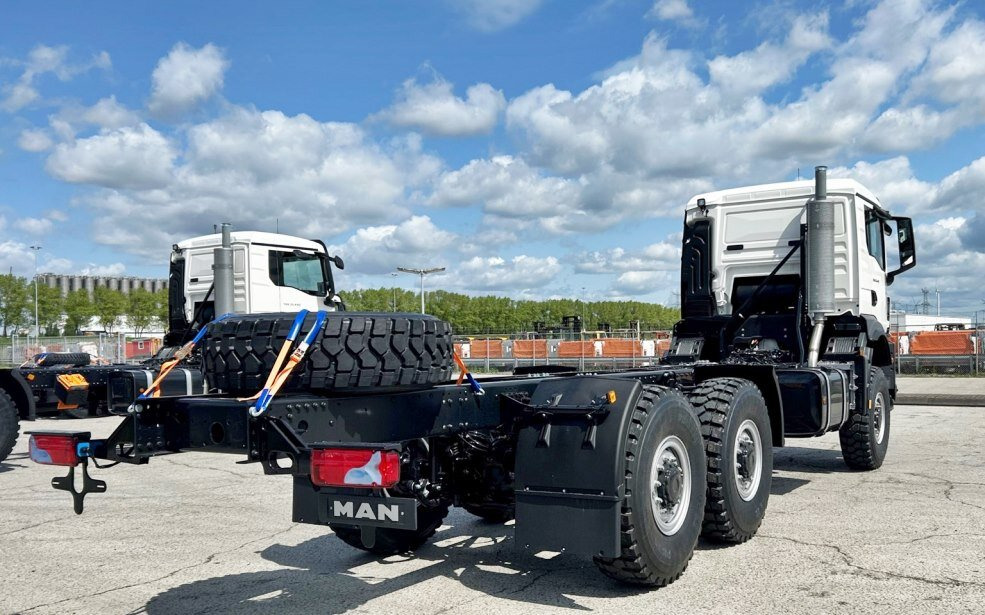 MAN TGS 33.440 6x6 BB CH TGS 33.440 6x6 BB CH, Euro2, Einzelbereifung - شاحنة هيكل كابينة: صورة 5 MAN TGS 33.440 6x6 BB CH TGS 33.440 6x6 BB CH, Euro2, Einzelbereifung - شاحنة هيكل كابينة: صورة 5