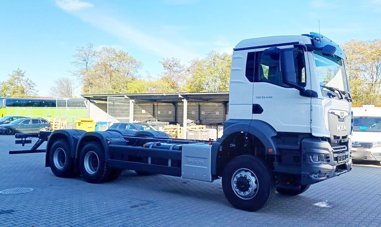 MAN TGS 33.440 6x6 BB CH TGS 33.440 6x6 BB CH, Hohe Bauart, Nebenantrieb - شاحنة هيكل كابينة: صورة 1 MAN TGS 33.440 6x6 BB CH TGS 33.440 6x6 BB CH, Hohe Bauart, Nebenantrieb - شاحنة هيكل كابينة: صورة 1