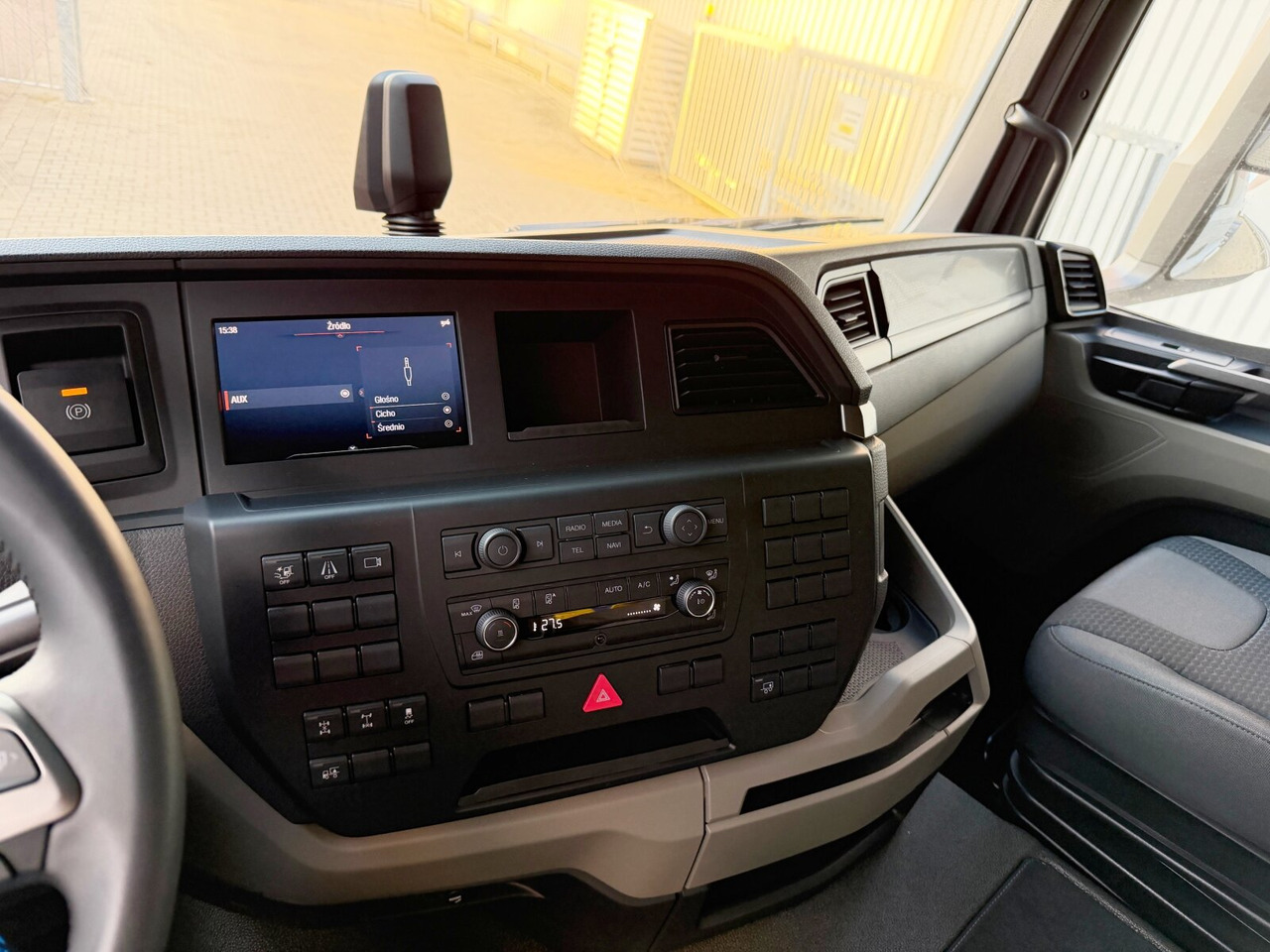 MAN TGS 33.520 6x4 BL SA TGS 33.520 6x4 BL SA, Retarder, LED, Nebenantrieb - وحدة جر: صورة 5 MAN TGS 33.520 6x4 BL SA TGS 33.520 6x4 BL SA, Retarder, LED, Nebenantrieb - وحدة جر: صورة 5