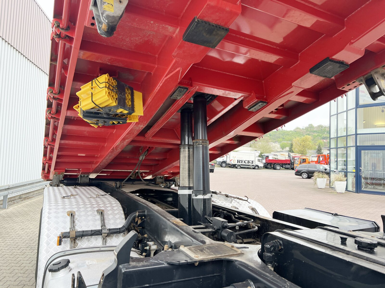 MAN TGS 35.480 8X4 BB TGS 35.480 8X4 BB, Intarder, Navi - شاحنة قلاب: صورة 2 MAN TGS 35.480 8X4 BB TGS 35.480 8X4 BB, Intarder, Navi - شاحنة قلاب: صورة 2