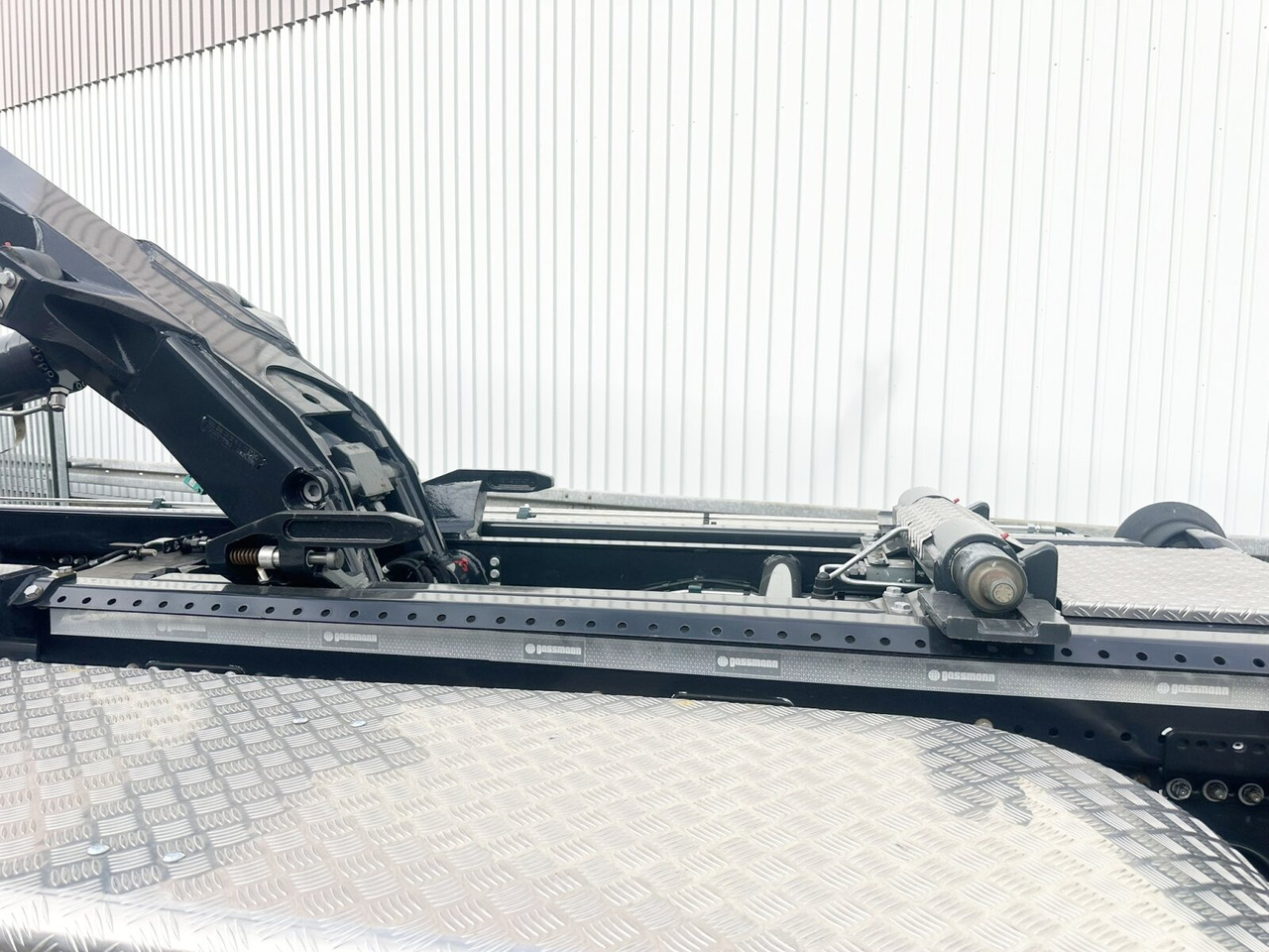 MAN TGS 35.480 8X4 BL TGS 35.480 8X4 BL, Intarder, Kran HMF 3220-K6, 4-fach Abstützung, Funk - شاحنة ذات خطاف, شاحنة كرين: صورة 5 MAN TGS 35.480 8X4 BL TGS 35.480 8X4 BL, Intarder, Kran HMF 3220-K6, 4-fach Abstützung, Funk - شاحنة ذات خطاف, شاحنة كرين: صورة 5