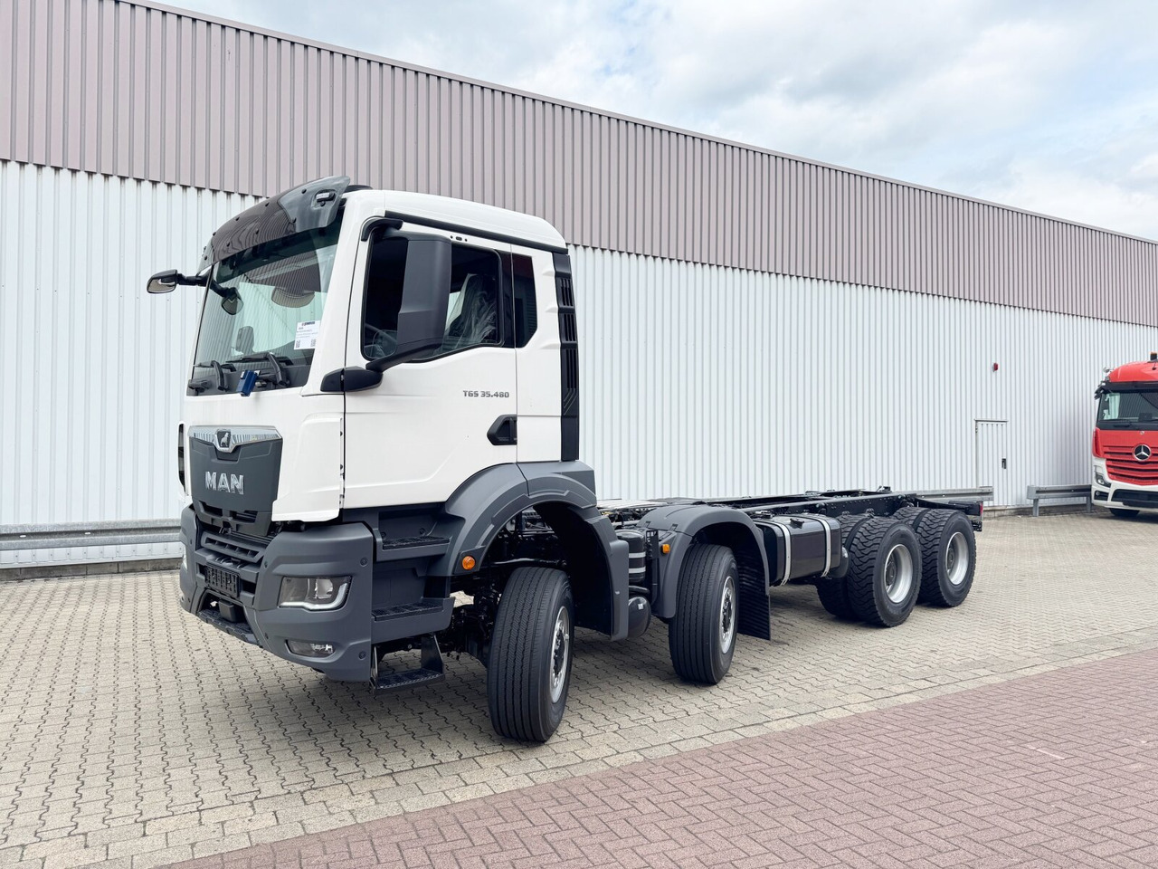 MAN TGS 35.480 8x8 BB CH TGS 35.480 8x8 BB CH, Hohe Bauart, Nebenantrieb - شاحنة هيكل كابينة: صورة 1 MAN TGS 35.480 8x8 BB CH TGS 35.480 8x8 BB CH, Hohe Bauart, Nebenantrieb - شاحنة هيكل كابينة: صورة 1