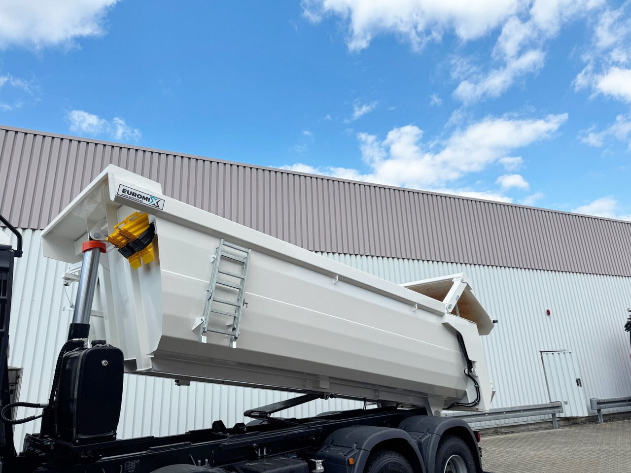 MAN TGS 41.440/480 8x4 BB TGS 41.440/480 8x4 BB, Mulde ca. 16m³ mit hydraulischer Heckklappe, mehrfach VORHANDEN - شاحنة هيكل كابينة: صورة 2 MAN TGS 41.440/480 8x4 BB TGS 41.440/480 8x4 BB, Mulde ca. 16m³ mit hydraulischer Heckklappe, mehrfach VORHANDEN - شاحنة هيكل كابينة: صورة 2