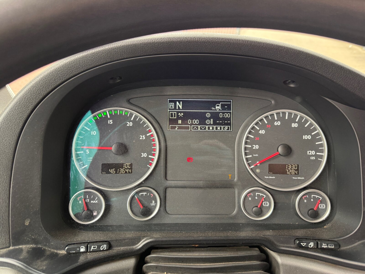 MAN TGX 26.480 6x4 BLS TGX 26.480 6x4 BLS, Retarder, XLX, Standklima, Hydraulik, zGG 90t - وحدة جر: صورة 3 MAN TGX 26.480 6x4 BLS TGX 26.480 6x4 BLS, Retarder, XLX, Standklima, Hydraulik, zGG 90t - وحدة جر: صورة 3