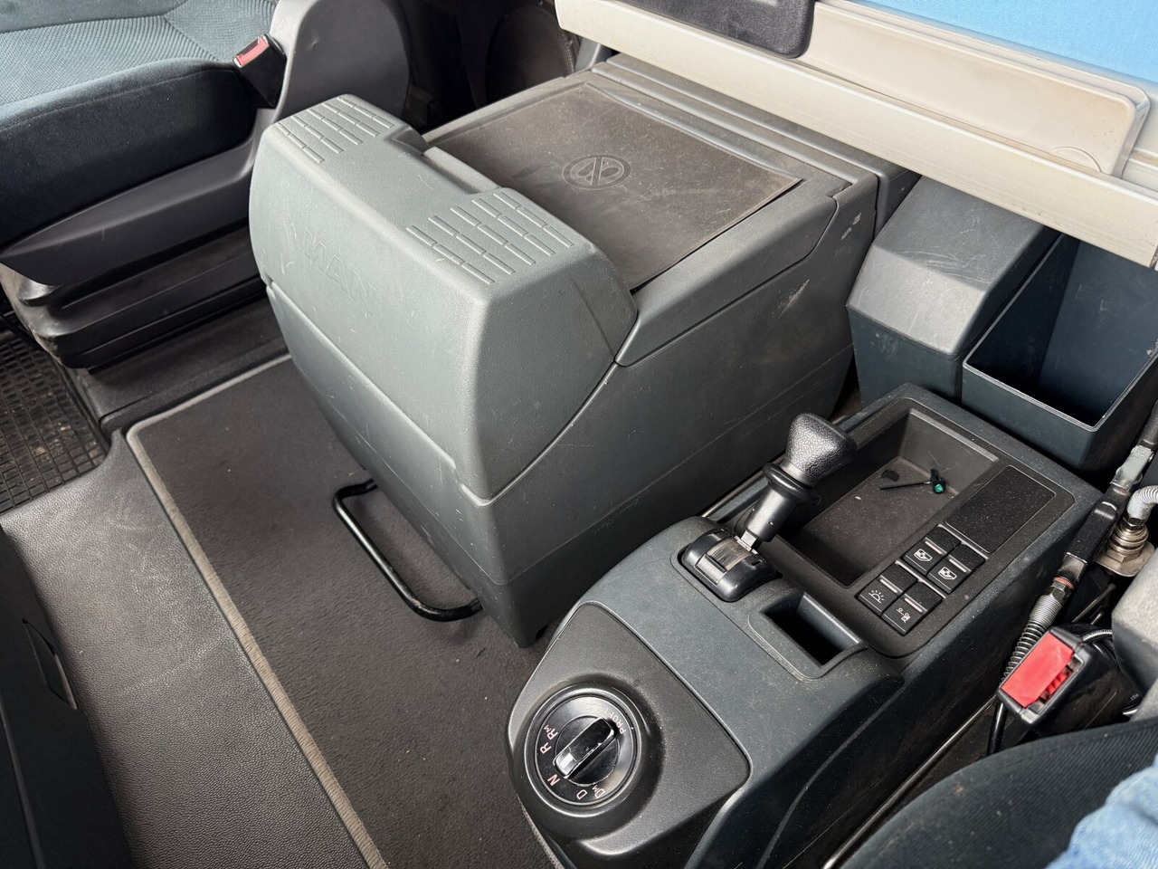 MAN TGX 26.480 6x4 BLS TGX 26.480 6x4 BLS, Retarder, XLX, Standklima, Hydraulik, zGG 90t - وحدة جر: صورة 4 MAN TGX 26.480 6x4 BLS TGX 26.480 6x4 BLS, Retarder, XLX, Standklima, Hydraulik, zGG 90t - وحدة جر: صورة 4