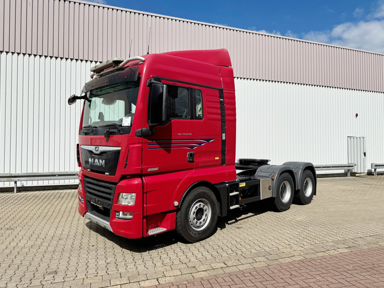 MAN TGX 33.640 6X4 BLS TGX 33.640 6X4 BLS, Retarder, Hydraulik, 70t - وحدة جر: صورة 1 MAN TGX 33.640 6X4 BLS TGX 33.640 6X4 BLS, Retarder, Hydraulik, 70t - وحدة جر: صورة 1