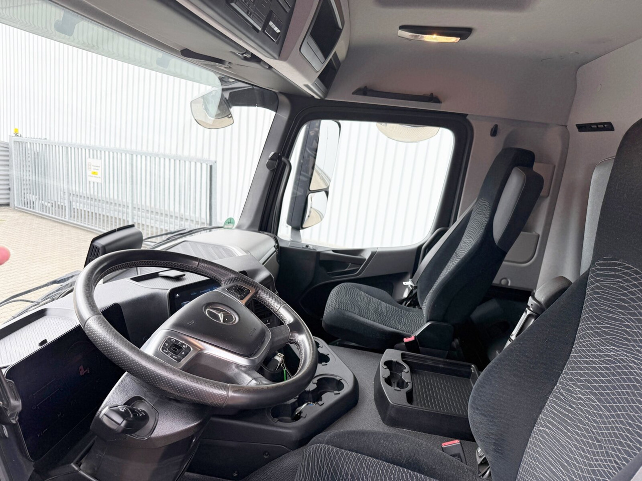 Mercedes-Benz Actros 1832 L 4x2 Actros 1832 L 4x2, Navi, MultimediaCockpit, Funk - شاحنة نقل المخلفات: صورة 4 Mercedes-Benz Actros 1832 L 4x2 Actros 1832 L 4x2, Navi, MultimediaCockpit, Funk - شاحنة نقل المخلفات: صورة 4