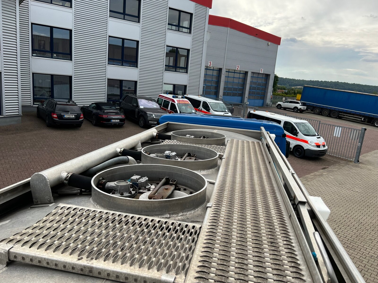 شاحنة صهريج Mercedes-Benz Actros 1841 L 4x2 Actros 1841 L 4x2, Esterer-Tankaufbau, 3 Kammern, 14.000l, ADR: صورة 6