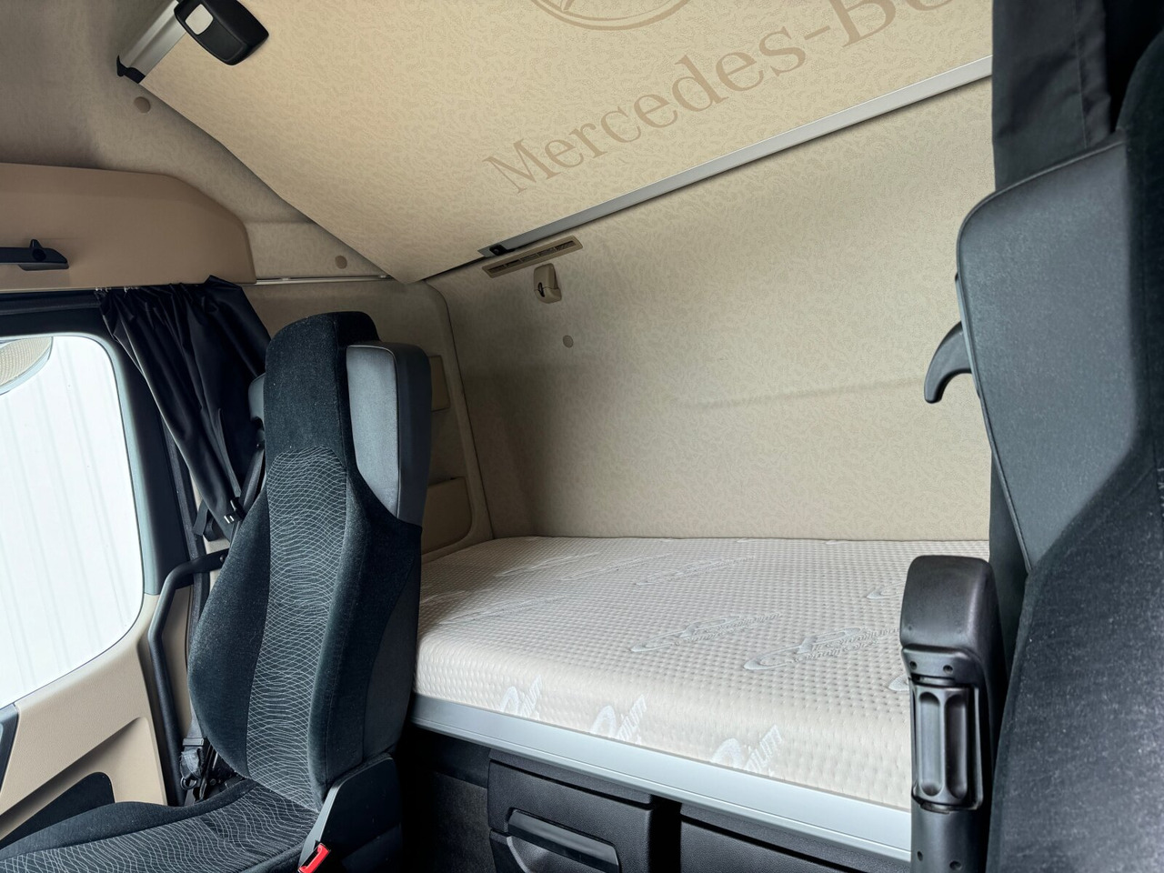 Mercedes-Benz Actros 1848 LS 4x2 Actros 1848 LS 4x2, Vollumer ,Retarder - وحدة جر: صورة 4 Mercedes-Benz Actros 1848 LS 4x2 Actros 1848 LS 4x2, Vollumer ,Retarder - وحدة جر: صورة 4