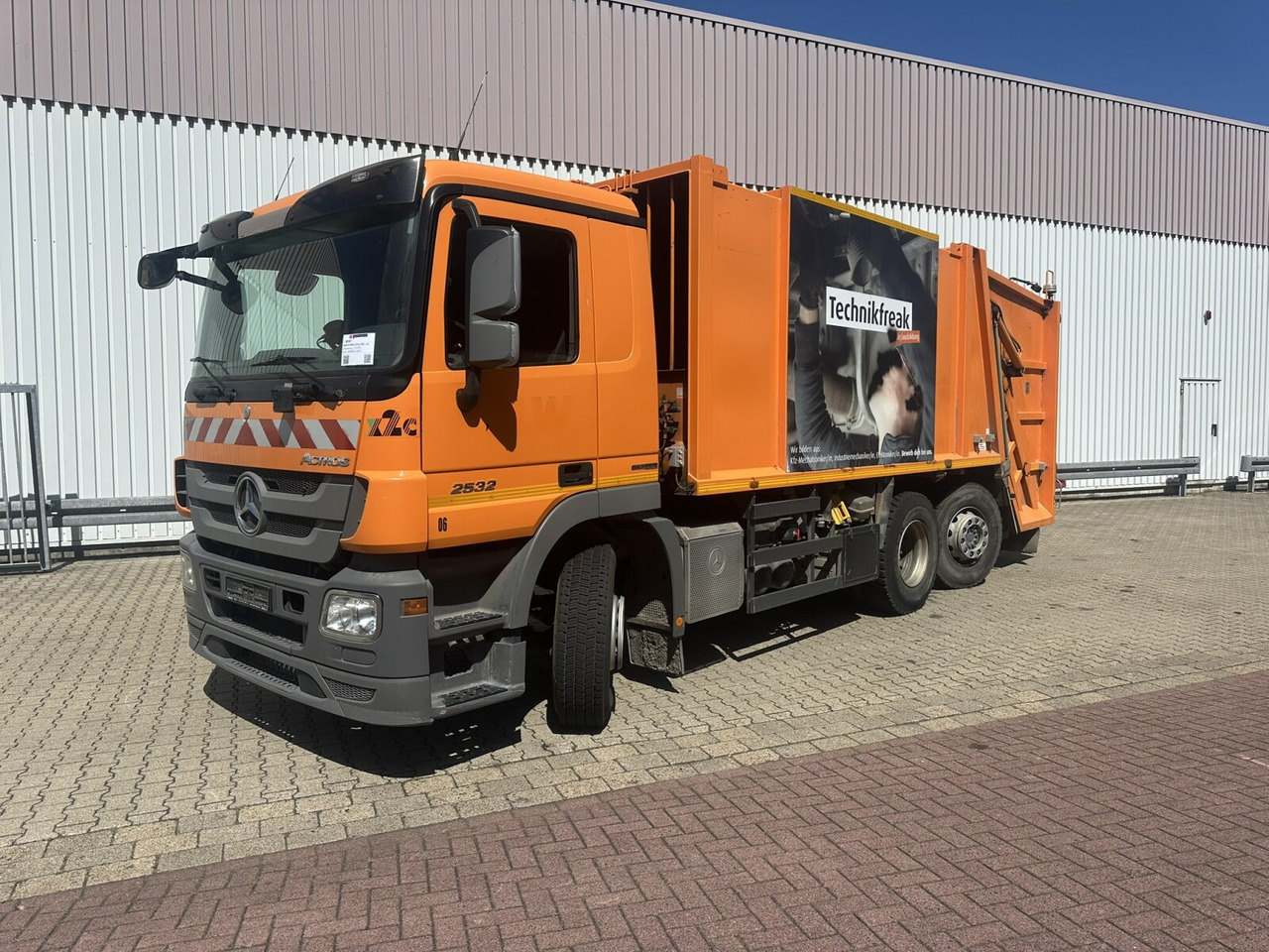 Mercedes-Benz Actros 2532 L 6x2 Actros 2532/41 L 6x2, EEV, Lenkachse, Haller X2C M21, Zöller-Schüttung - شاحنة النفايات: صورة 1 Mercedes-Benz Actros 2532 L 6x2 Actros 2532/41 L 6x2, EEV, Lenkachse, Haller X2C M21, Zöller-Schüttung - شاحنة النفايات: صورة 1