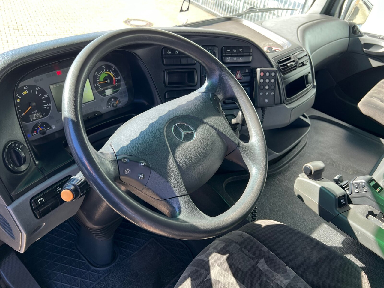 Mercedes-Benz Actros 2541 L 6x2 Actros 2541 L 6x2/48 Retarder, Lenk-/Liftachse - شاحنة ذات خطاف: صورة 4 Mercedes-Benz Actros 2541 L 6x2 Actros 2541 L 6x2/48 Retarder, Lenk-/Liftachse - شاحنة ذات خطاف: صورة 4