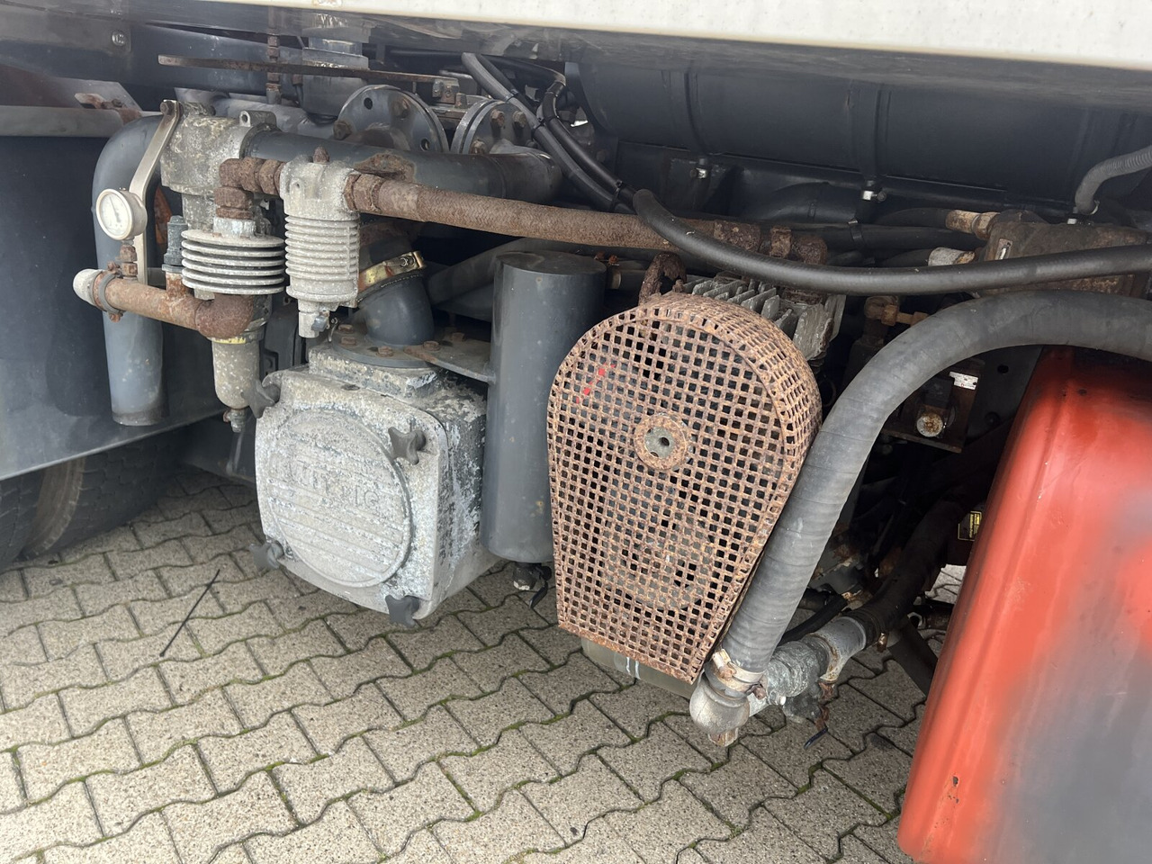 Mercedes-Benz Actros 2541 L 6x2 Actros 2541 L 6x2, Lenkachse, Küller Saug- und Spülwagen ca. 14m³ - شاحنة: صورة 2 Mercedes-Benz Actros 2541 L 6x2 Actros 2541 L 6x2, Lenkachse, Küller Saug- und Spülwagen ca. 14m³ - شاحنة: صورة 2