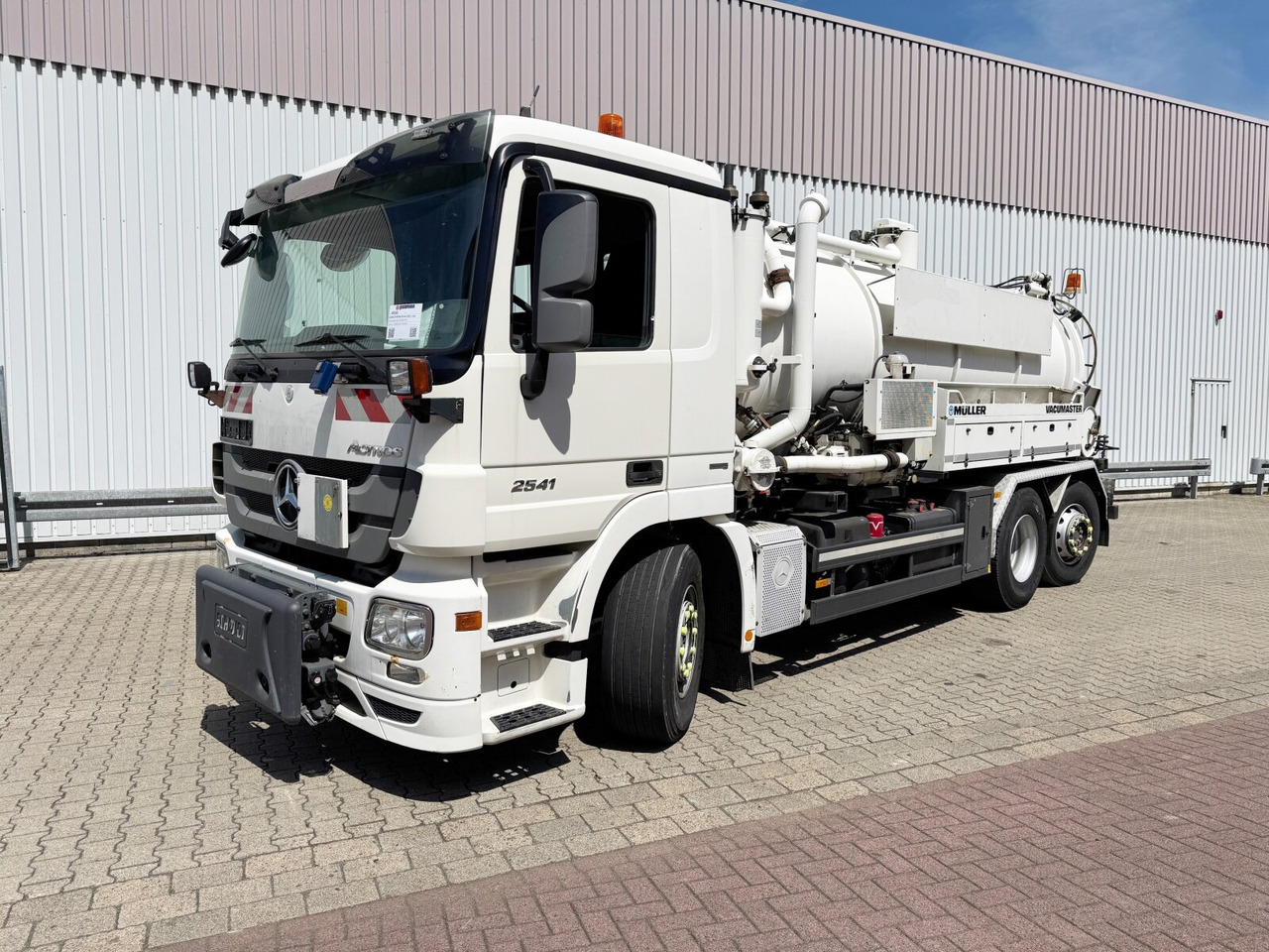 Mercedes-Benz Actros 2541 L 6x2 Actros 2541 L 6x2, Müller Saug-/Spülwagen ca. 12m³, Widi-Platte, Lift-/Lenkachse - شاحنة: صورة 1 Mercedes-Benz Actros 2541 L 6x2 Actros 2541 L 6x2, Müller Saug-/Spülwagen ca. 12m³, Widi-Platte, Lift-/Lenkachse - شاحنة: صورة 1