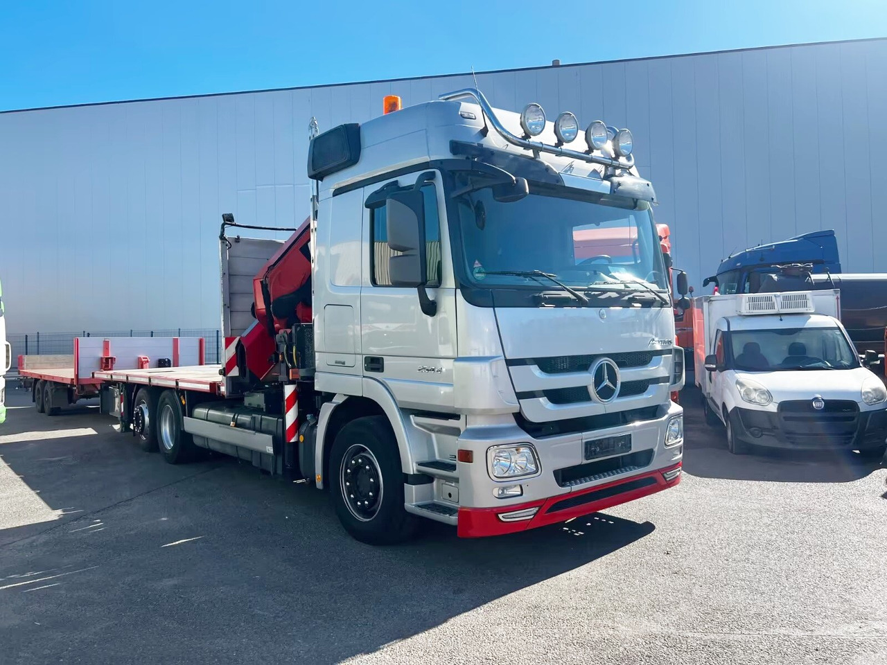 Mercedes-Benz Actros 2544 L 6x2 Actros 2544 L 6x2, Lenkachse, Kran MKG HLK531HP-a5, Funk - شاحنات مسطحة, شاحنة كرين: صورة 5 Mercedes-Benz Actros 2544 L 6x2 Actros 2544 L 6x2, Lenkachse, Kran MKG HLK531HP-a5, Funk - شاحنات مسطحة, شاحنة كرين: صورة 5