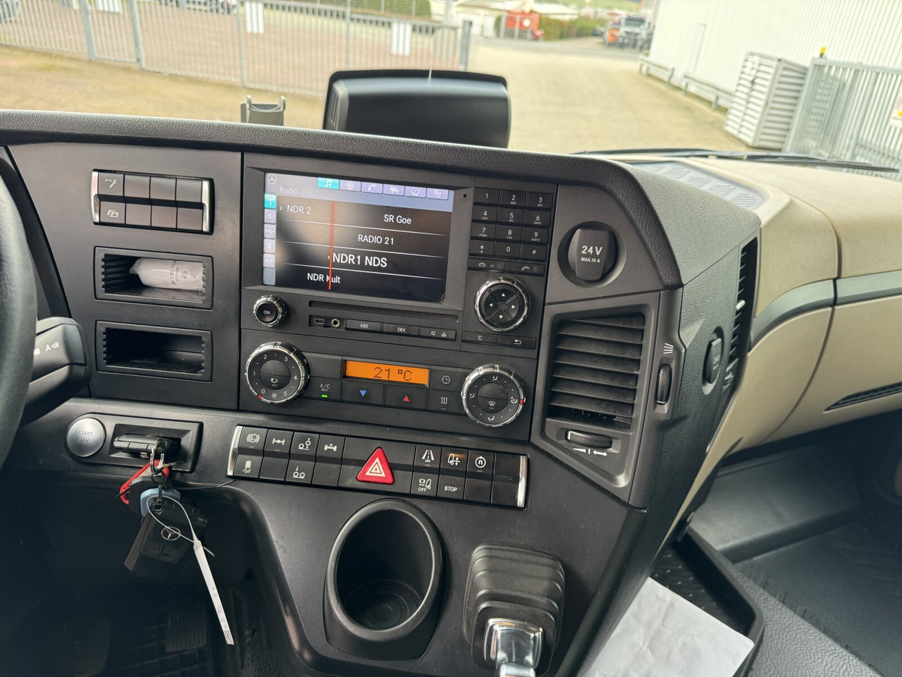 Mercedes-Benz Actros 2545 L 6x2 Actros 2545 L 6x2/46, Retarder, Lenk-/Liftachse, StreamSpace, Navi - شاحنة ذات خطاف: صورة 5 Mercedes-Benz Actros 2545 L 6x2 Actros 2545 L 6x2/46, Retarder, Lenk-/Liftachse, StreamSpace, Navi - شاحنة ذات خطاف: صورة 5