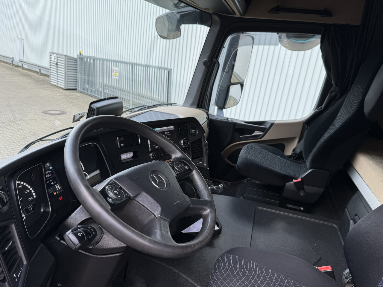 Mercedes-Benz Actros 2545 L 6x2 Actros 2545 L 6x2/46, Retarder, Lenk-/Liftachse, StreamSpace, Navi - شاحنة ذات خطاف: صورة 3 Mercedes-Benz Actros 2545 L 6x2 Actros 2545 L 6x2/46, Retarder, Lenk-/Liftachse, StreamSpace, Navi - شاحنة ذات خطاف: صورة 3