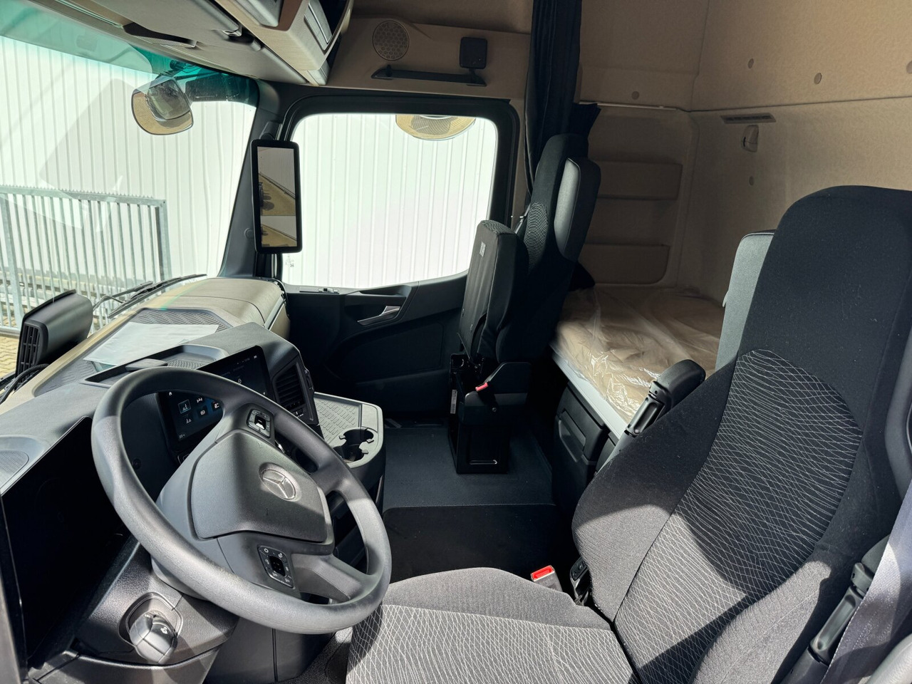 Mercedes-Benz Actros 2548 L 6x2 Actros 2548 L 6x2, Retarder, Lenk-/Liftachse, Navi, MirrorCam, MultimediaCockpit - شاحنة ذات خطاف: صورة 4 Mercedes-Benz Actros 2548 L 6x2 Actros 2548 L 6x2, Retarder, Lenk-/Liftachse, Navi, MirrorCam, MultimediaCockpit - شاحنة ذات خطاف: صورة 4