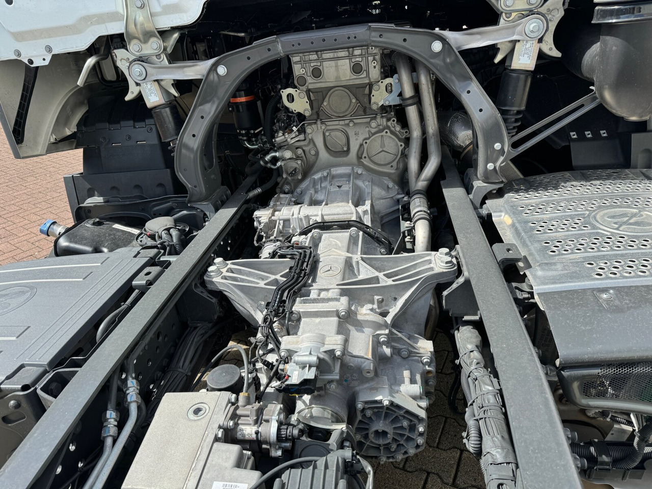 Mercedes-Benz Actros 2548 L 6x2 Actros 2548 L 6x2, Retarder, Lenk-/Liftachse, Navi, MirrorCam, MultimediaCockpit - شاحنة ذات خطاف: صورة 2 Mercedes-Benz Actros 2548 L 6x2 Actros 2548 L 6x2, Retarder, Lenk-/Liftachse, Navi, MirrorCam, MultimediaCockpit - شاحنة ذات خطاف: صورة 2