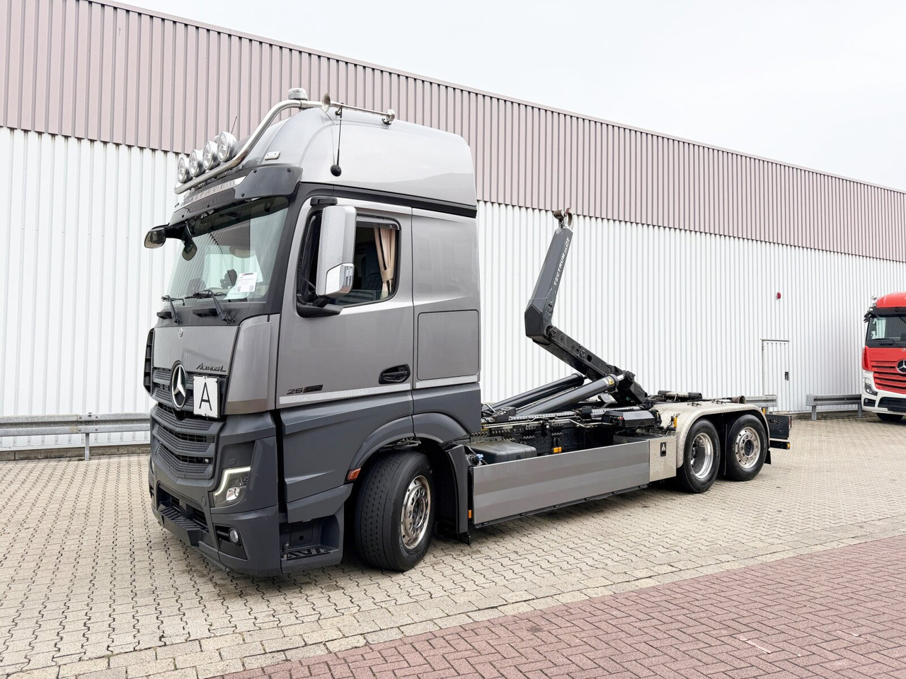 Mercedes-Benz Actros 2552 L 6x2 Actros 2552 L 6x2, Lenk/Lift, Retarder, GigaSpace, LED, Motorabtrieb, Meiller Tectrum, Funk - شاحنة ذات خطاف: صورة 1 Mercedes-Benz Actros 2552 L 6x2 Actros 2552 L 6x2, Lenk/Lift, Retarder, GigaSpace, LED, Motorabtrieb, Meiller Tectrum, Funk - شاحنة ذات خطاف: صورة 1