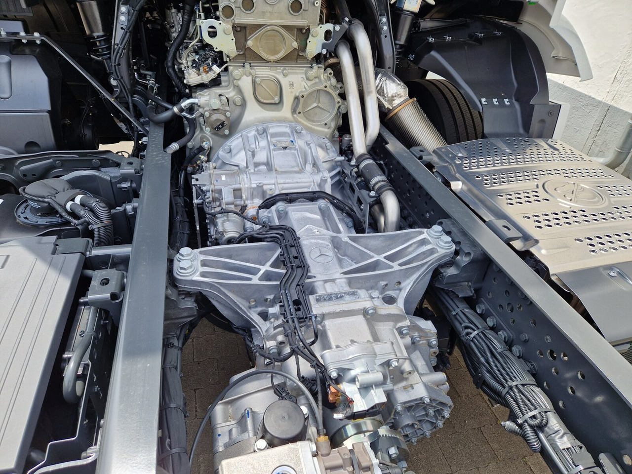 Mercedes-Benz Actros 2553 LL 6x2 Actros 2553 LL 6x2/46, Retarder, Liftachse, MultimediaCockpit, LED, Navi - شاحنة ذات خطاف: صورة 2 Mercedes-Benz Actros 2553 LL 6x2 Actros 2553 LL 6x2/46, Retarder, Liftachse, MultimediaCockpit, LED, Navi - شاحنة ذات خطاف: صورة 2