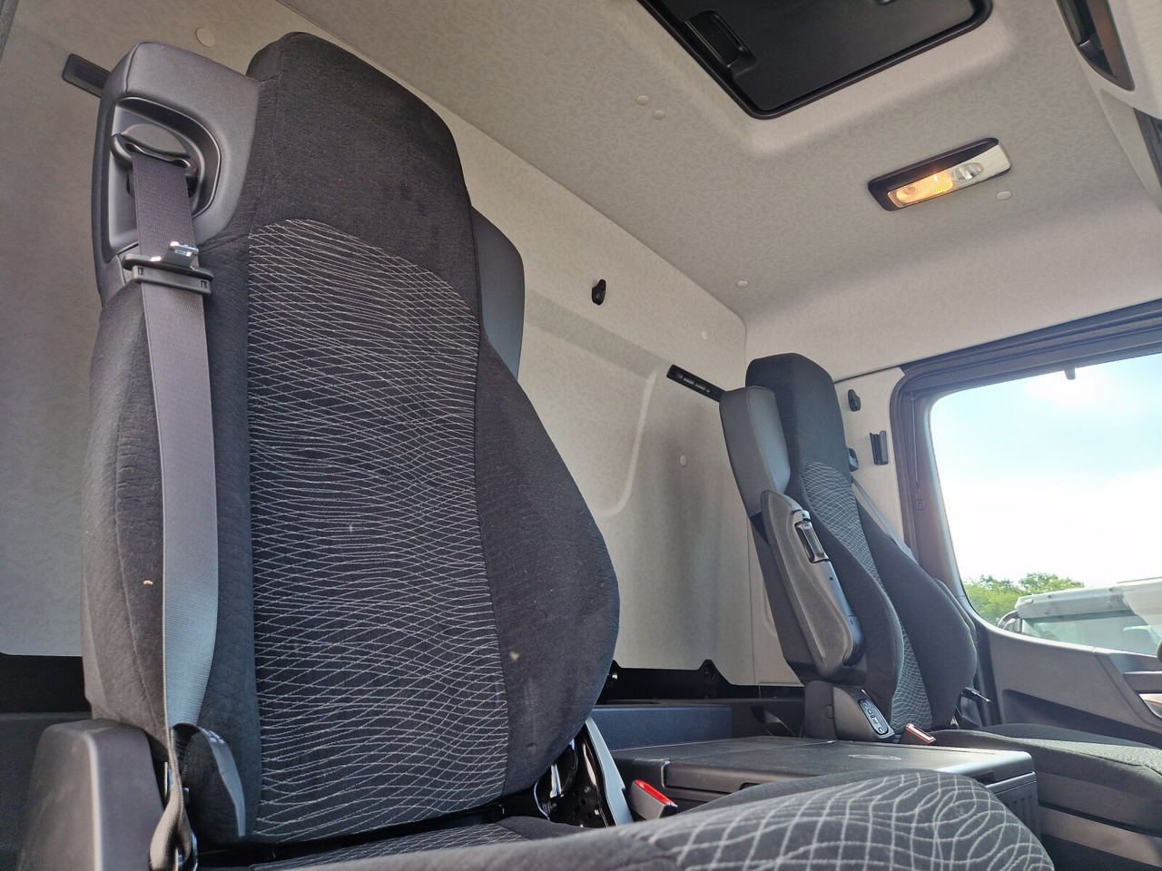 Mercedes-Benz Actros 2553 LL 6x2 Actros 2553 LL 6x2/46, Retarder, Liftachse, MultimediaCockpit, LED, Navi - شاحنة ذات خطاف: صورة 5 Mercedes-Benz Actros 2553 LL 6x2 Actros 2553 LL 6x2/46, Retarder, Liftachse, MultimediaCockpit, LED, Navi - شاحنة ذات خطاف: صورة 5