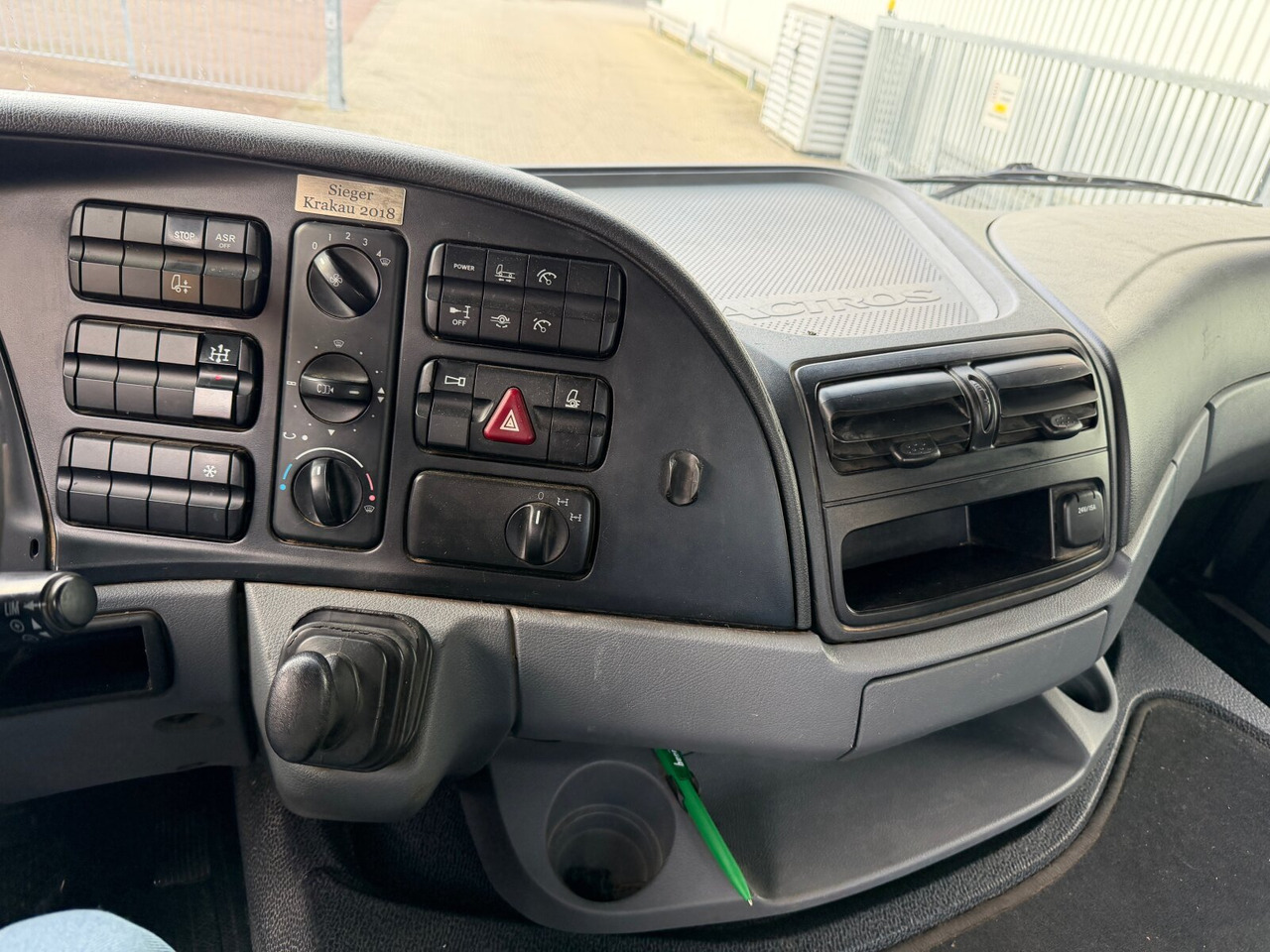 Mercedes-Benz Actros 2644 L 6x4 Actros 2644 L 6x4 - شاحنة ذات خطاف: صورة 4 Mercedes-Benz Actros 2644 L 6x4 Actros 2644 L 6x4 - شاحنة ذات خطاف: صورة 4