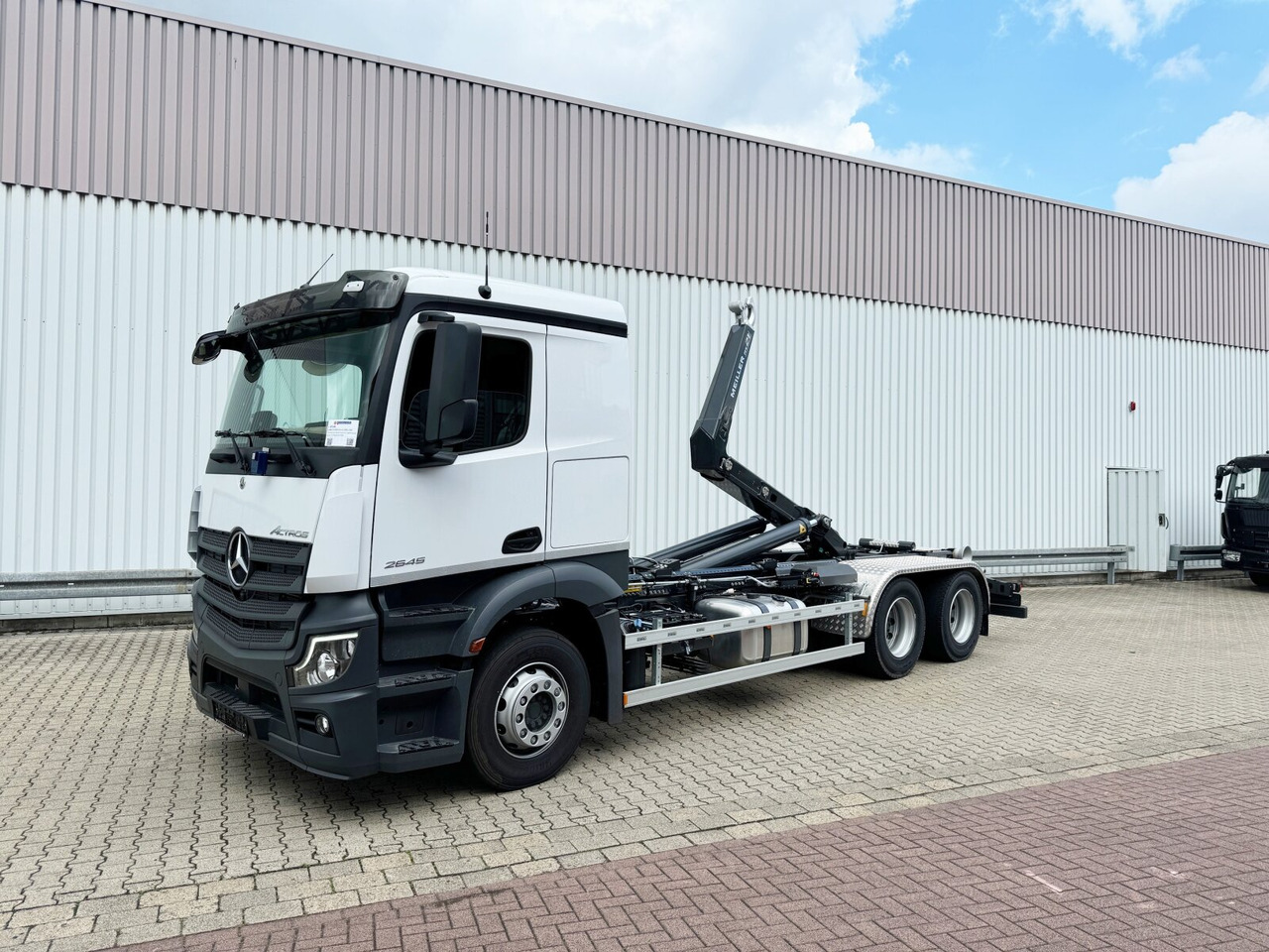 Mercedes-Benz Actros 2645 L 6x4 Actros 2645 L 6x4, MultimediaCockpit, Motorabtrieb, Funk - شاحنة ذات خطاف: صورة 1 Mercedes-Benz Actros 2645 L 6x4 Actros 2645 L 6x4, MultimediaCockpit, Motorabtrieb, Funk - شاحنة ذات خطاف: صورة 1