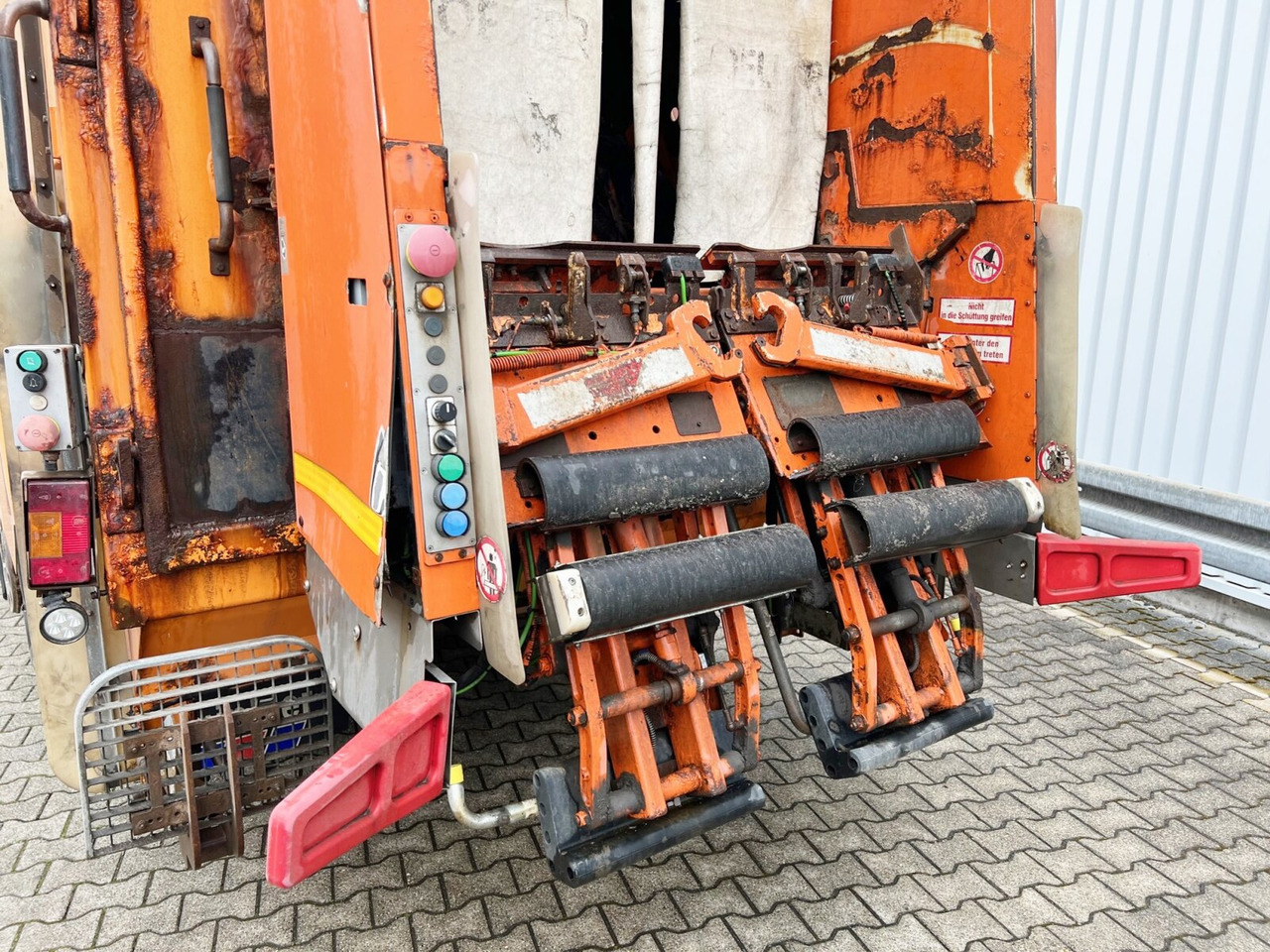 شاحنة النفايات لنقل القمامة Mercedes-Benz Actros 3241 L 8x2/6 Actros 3241 L 8x2/6, 2x Lenkachse, Zöller Medium XL, Zöller-Schüttung: صورة 12