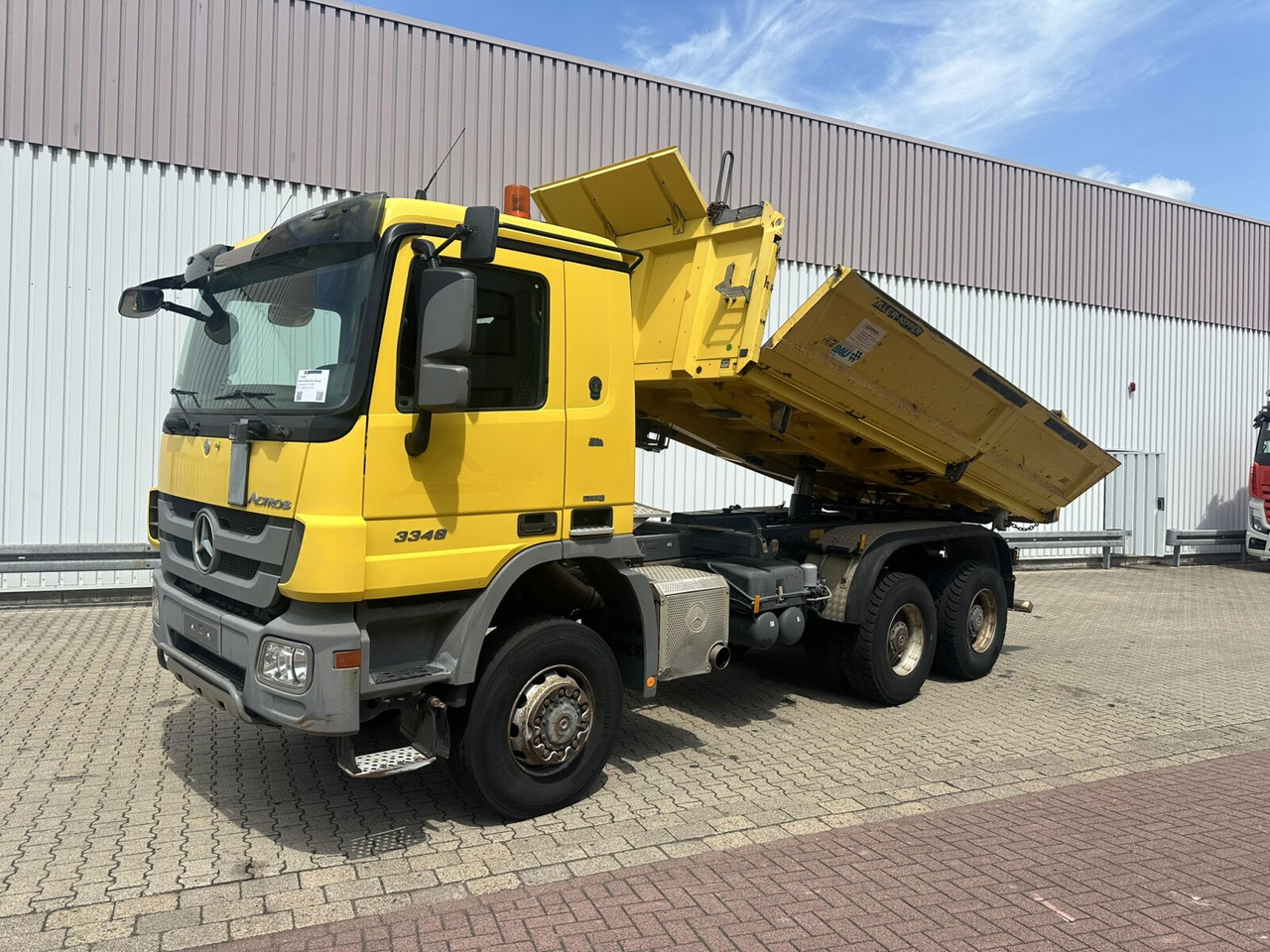 Mercedes-Benz Actros 3348 AK 6x6 Actros 3348 AK 6x6, Bordmatik links - شاحنة قلاب: صورة 1 Mercedes-Benz Actros 3348 AK 6x6 Actros 3348 AK 6x6, Bordmatik links - شاحنة قلاب: صورة 1