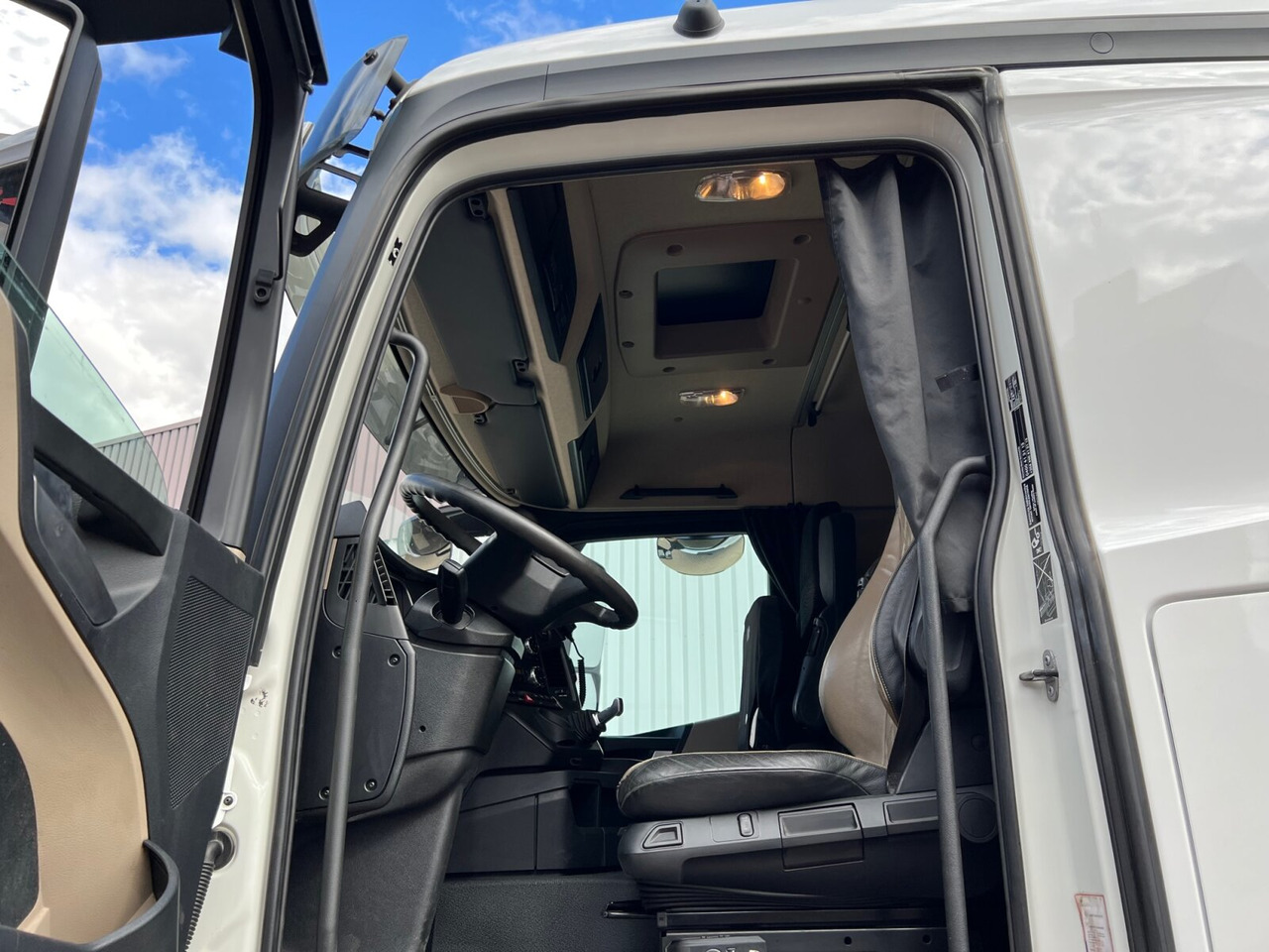 Mercedes-Benz Actros 3551 L 8x2/4 Actros 3551 L 8x2/4, Vorlauflenkachse, Doppelbereifte Nachlaufliftachse - شاحنة هيكل كابينة: صورة 2 Mercedes-Benz Actros 3551 L 8x2/4 Actros 3551 L 8x2/4, Vorlauflenkachse, Doppelbereifte Nachlaufliftachse - شاحنة هيكل كابينة: صورة 2