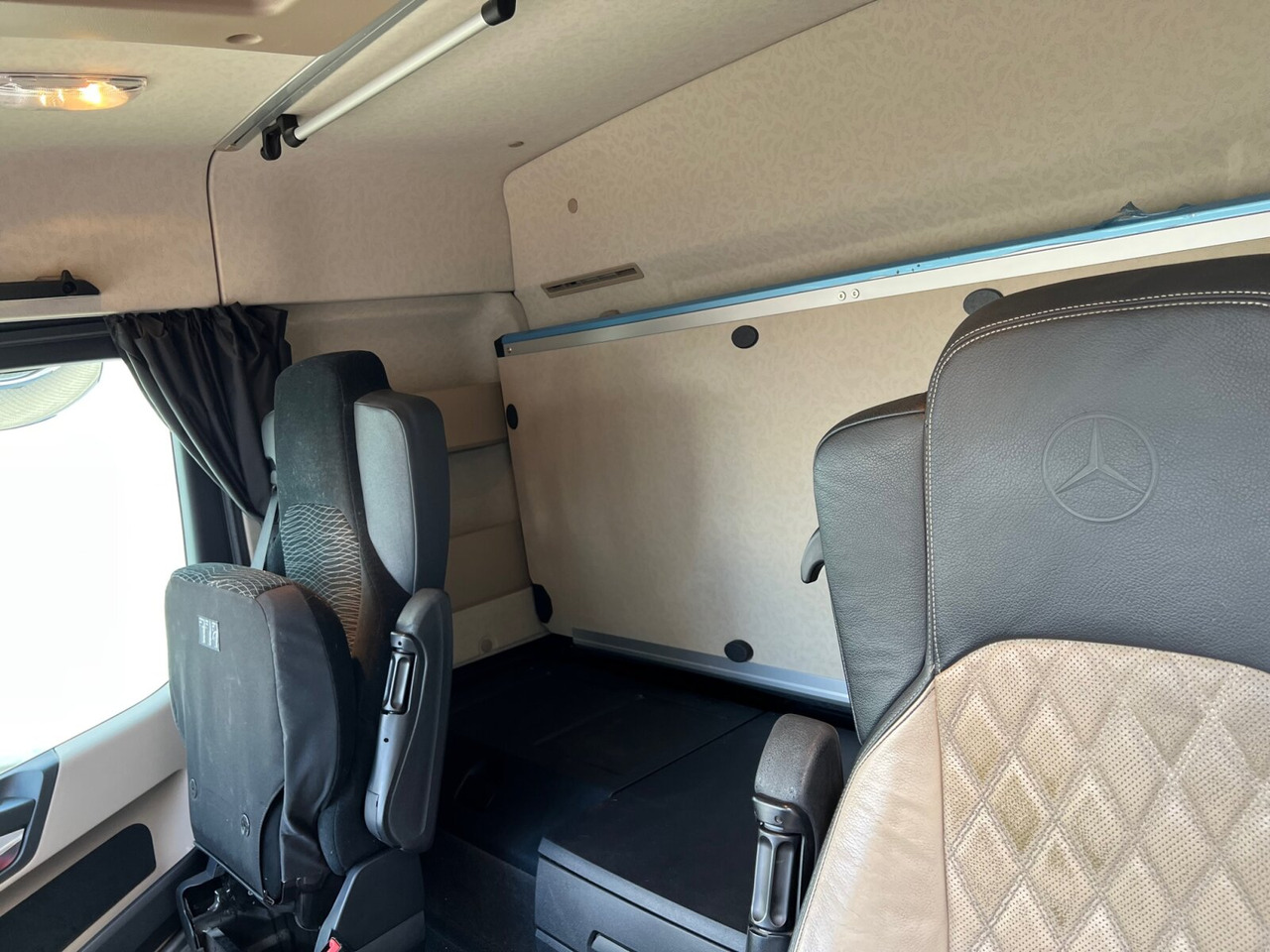 Mercedes-Benz Actros 3551 L 8x2/4 Actros 3551 L 8x2/4, Vorlauflenkachse, Doppelbereifte Nachlaufliftachse - شاحنة هيكل كابينة: صورة 5 Mercedes-Benz Actros 3551 L 8x2/4 Actros 3551 L 8x2/4, Vorlauflenkachse, Doppelbereifte Nachlaufliftachse - شاحنة هيكل كابينة: صورة 5