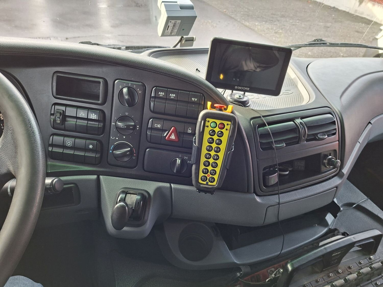 Mercedes-Benz Actros 4146 K 8x4/4 Actros 4146 K 8x4/4, Retarder, Kran Hiab XS 477 E-7 HiPro, Flyjib, Seilwinde, Funk - شاحنة ذات خطاف, شاحنة كرين: صورة 5 Mercedes-Benz Actros 4146 K 8x4/4 Actros 4146 K 8x4/4, Retarder, Kran Hiab XS 477 E-7 HiPro, Flyjib, Seilwinde, Funk - شاحنة ذات خطاف, شاحنة كرين: صورة 5