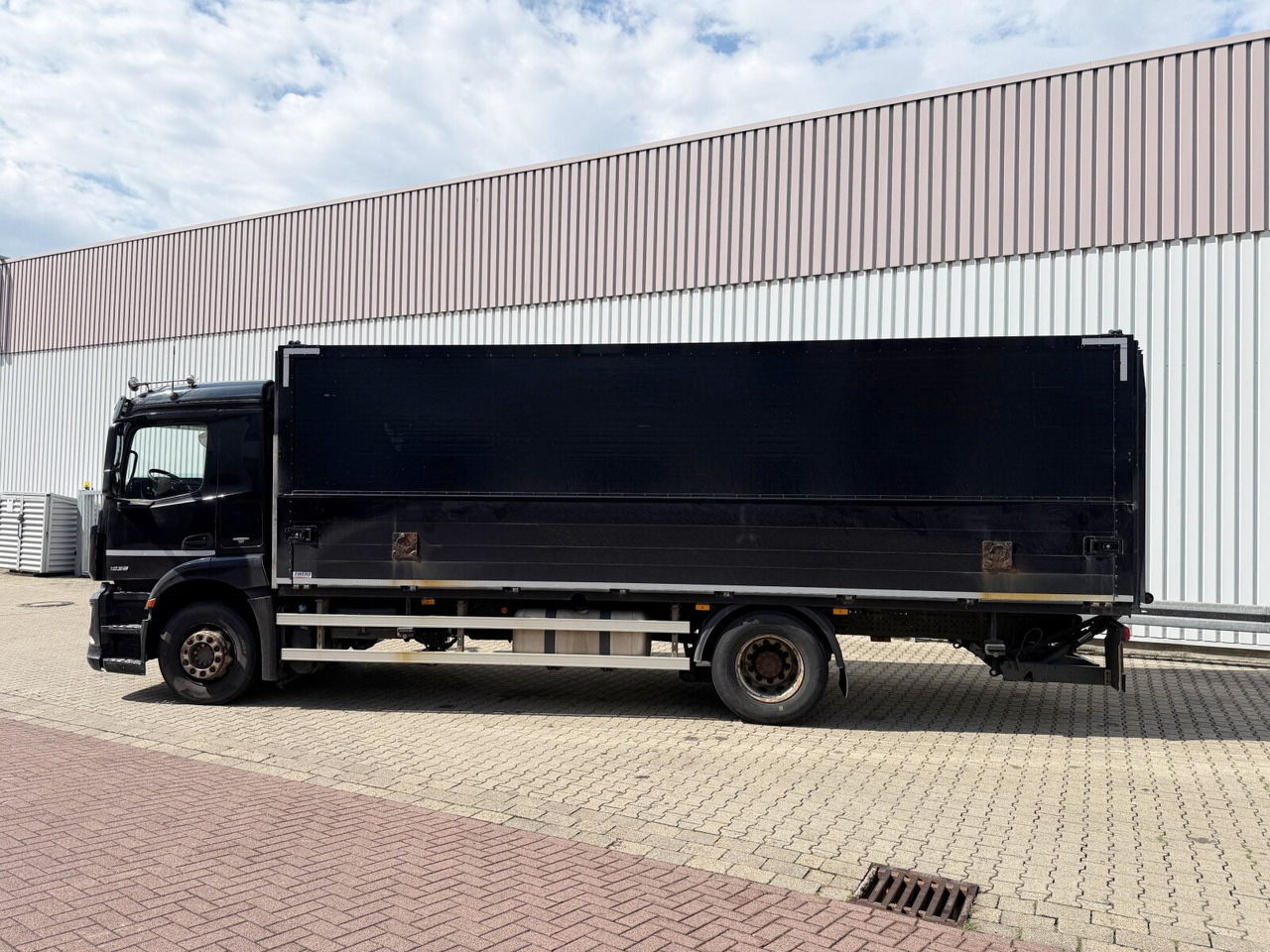 Mercedes-Benz Antos 1836 L 4x2 Antos 1836 L 4x2, Getränkekoffer, LBW Dautel - شاحنة مقفلة: صورة 2 Mercedes-Benz Antos 1836 L 4x2 Antos 1836 L 4x2, Getränkekoffer, LBW Dautel - شاحنة مقفلة: صورة 2