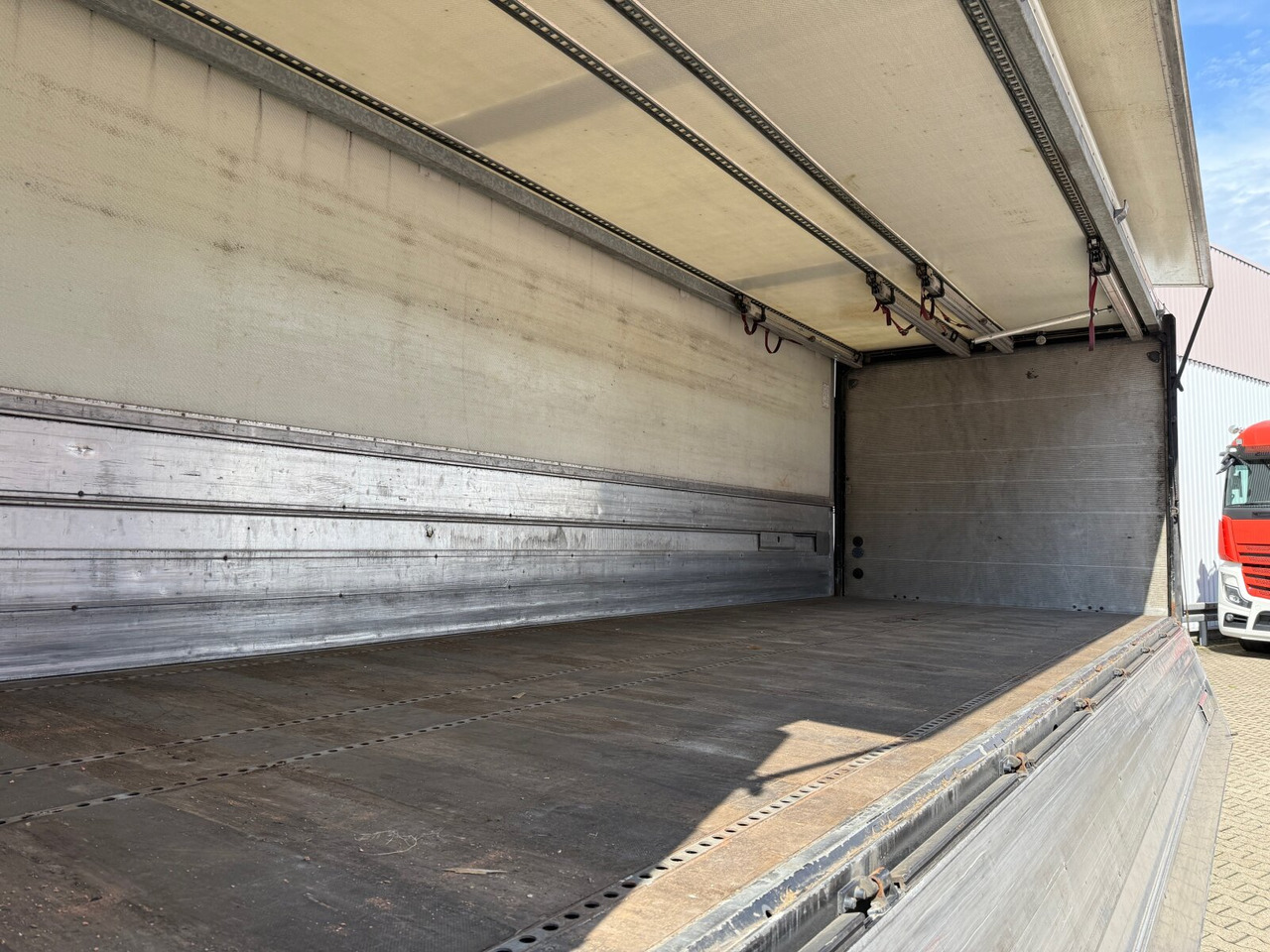 Mercedes-Benz Antos 1836 L 4x2 Antos 1836 L 4x2, Getränkekoffer, LBW Dautel - شاحنة مقفلة: صورة 3 Mercedes-Benz Antos 1836 L 4x2 Antos 1836 L 4x2, Getränkekoffer, LBW Dautel - شاحنة مقفلة: صورة 3